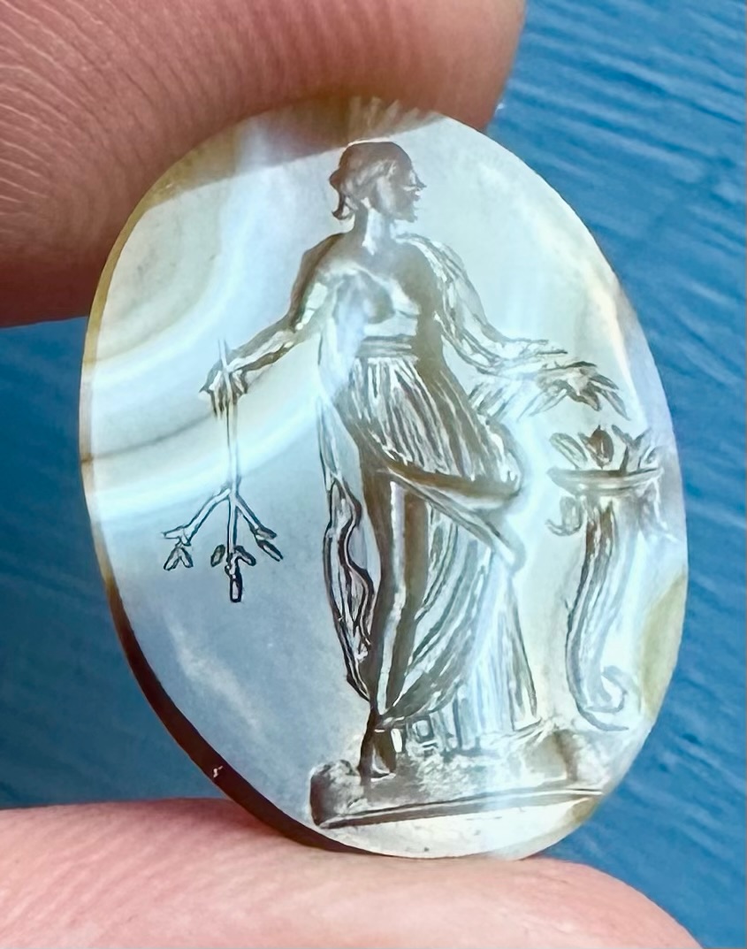 A Late Renaissance Agate Intaglio: the Allegory of Abundance