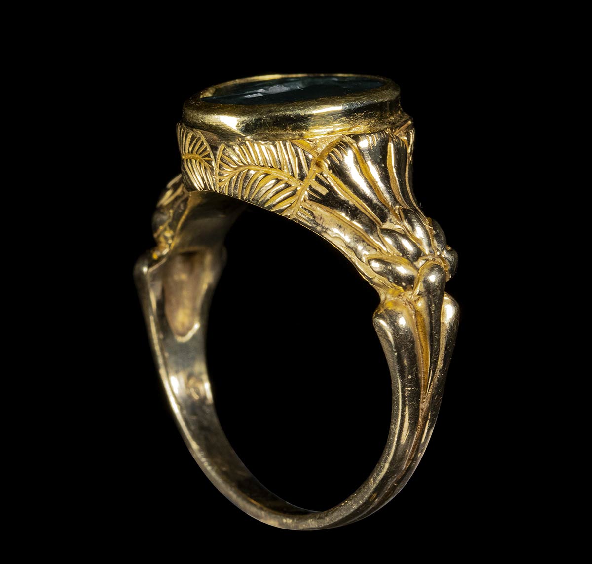 A gold ring set with a Roman green jasper intaglio. Helios.