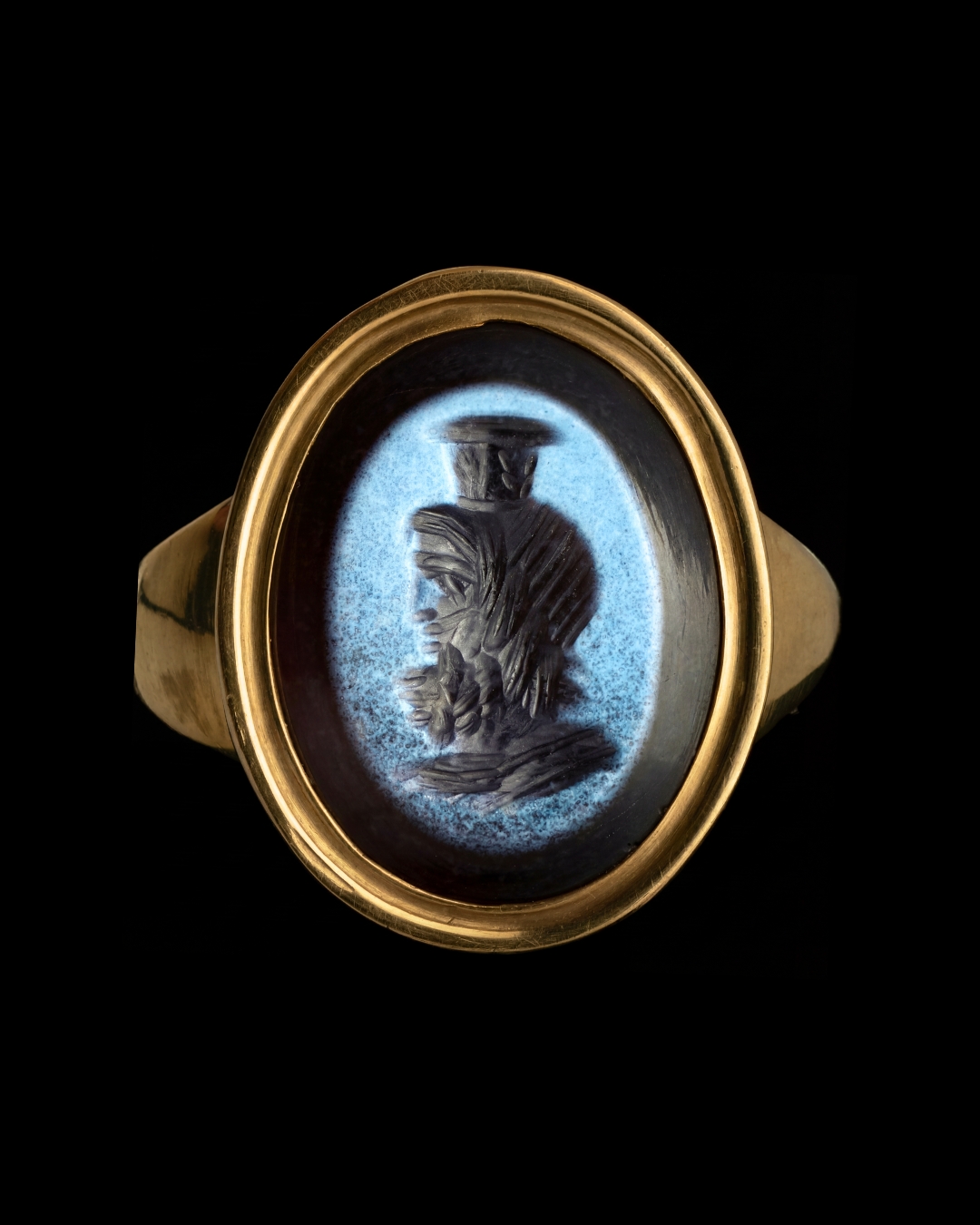 A gold ring with a Roman nicolo intaglio. Jupiter-Serapis.