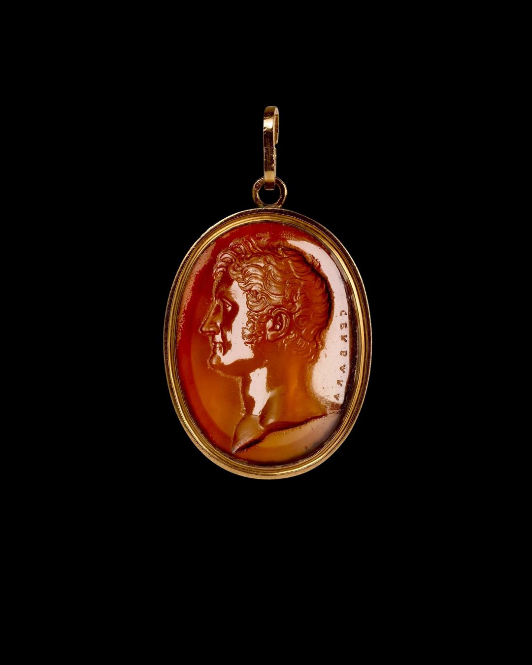 A gold pendant set with a Glass impression. Portrait of Felice Baciocchi engraved by Cerbara (1770-1856)