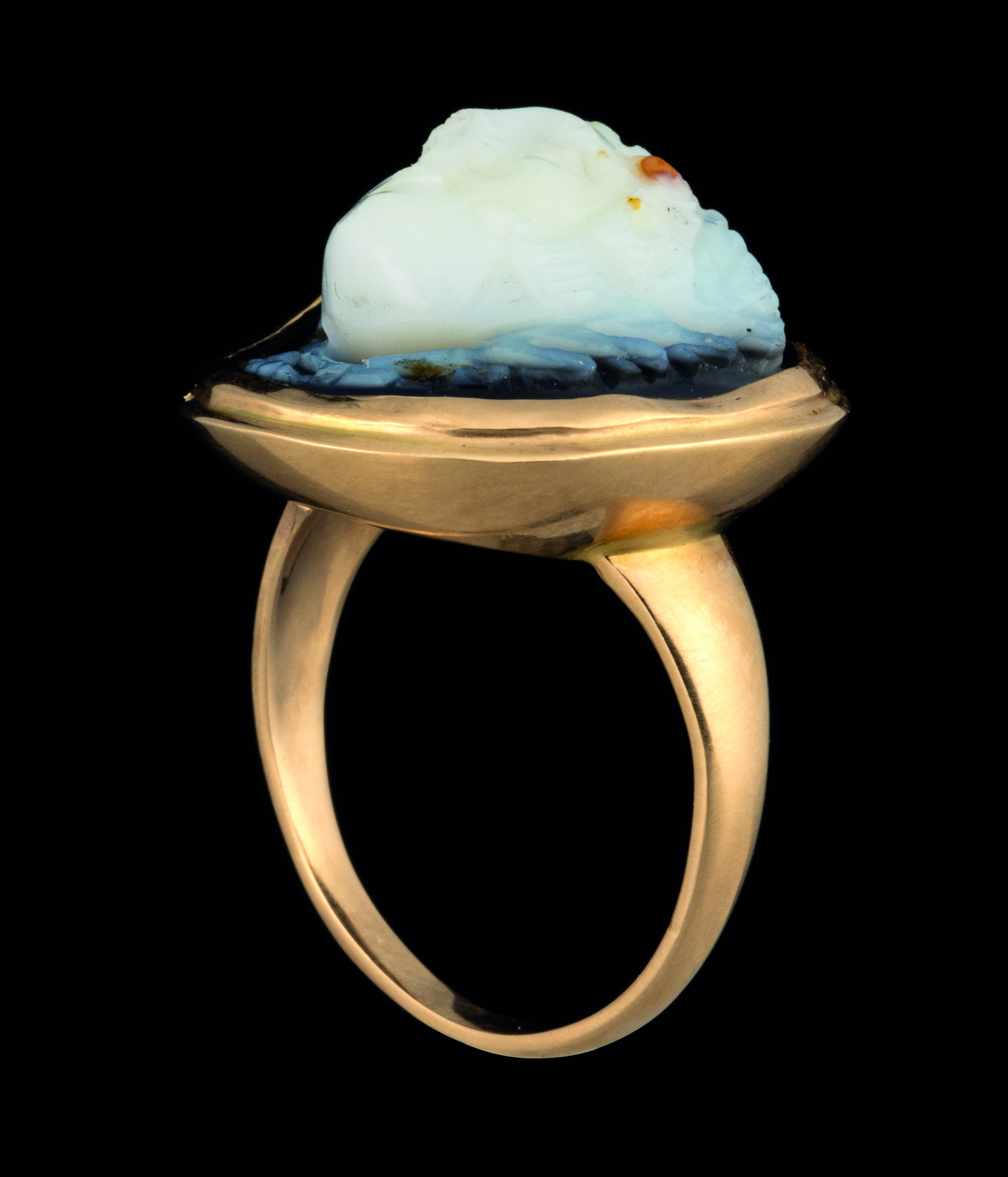 A Gold Ring Set with a Roman Onyx Cameo. Head of Gorgoneion.