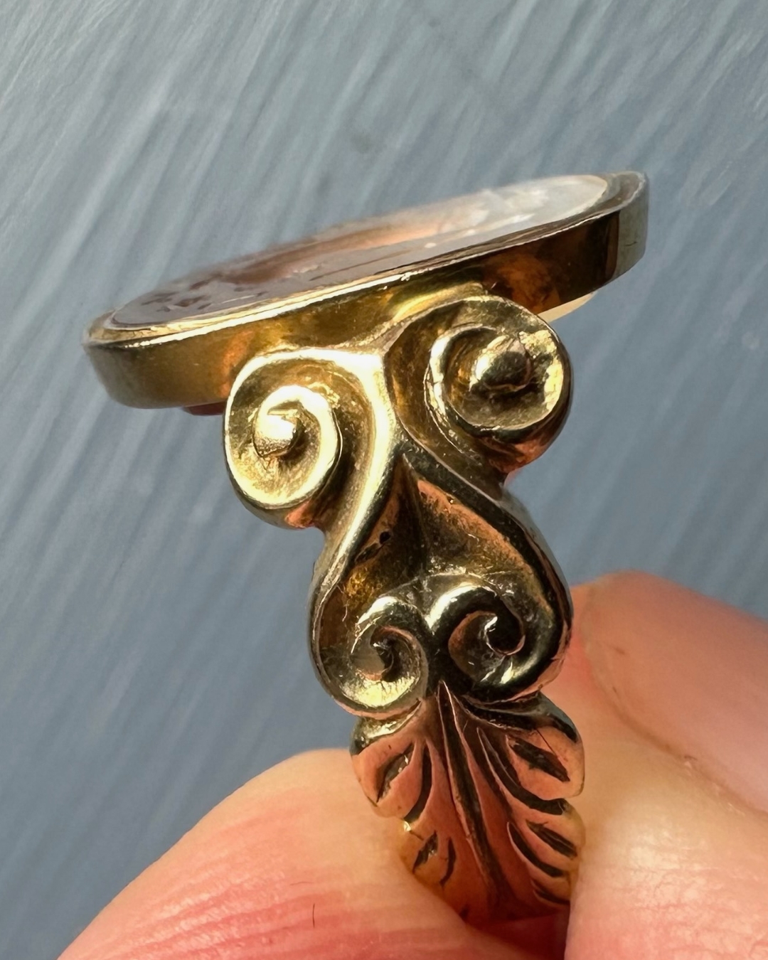 A Victorian gold signet ring set with an agate intaglio. Horse promote with attributes and letters.