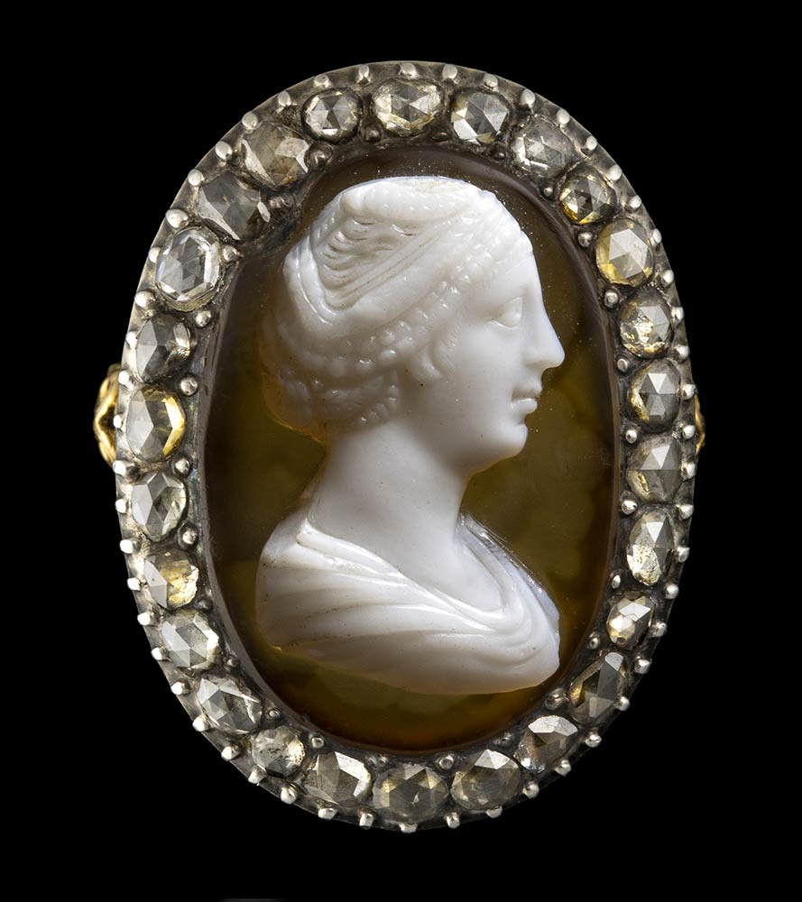 A French 18K Gold Ring with Agate Cameo & Rose-Cut Diamonds – Empress Faustina the Elder