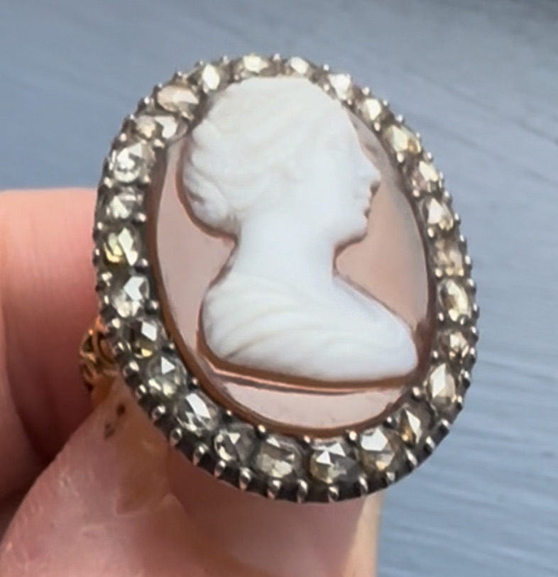 A French 18K Gold Ring with Agate Cameo & Rose-Cut Diamonds – Empress Faustina the Elder