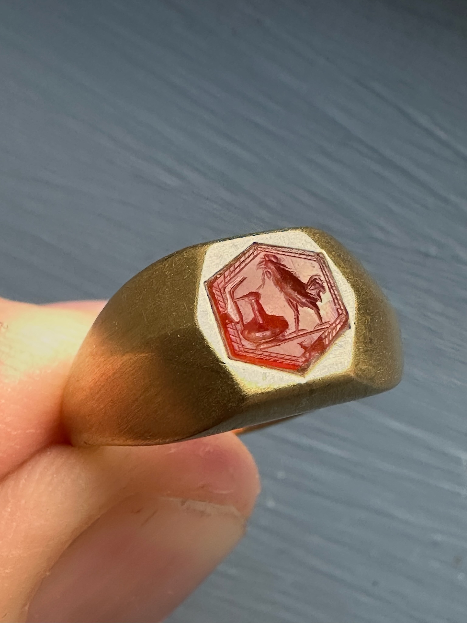 Roman imperial, A gold Signet ring set with a Roman carnelian intaglio. Rooster hunting a snake on a vase. 