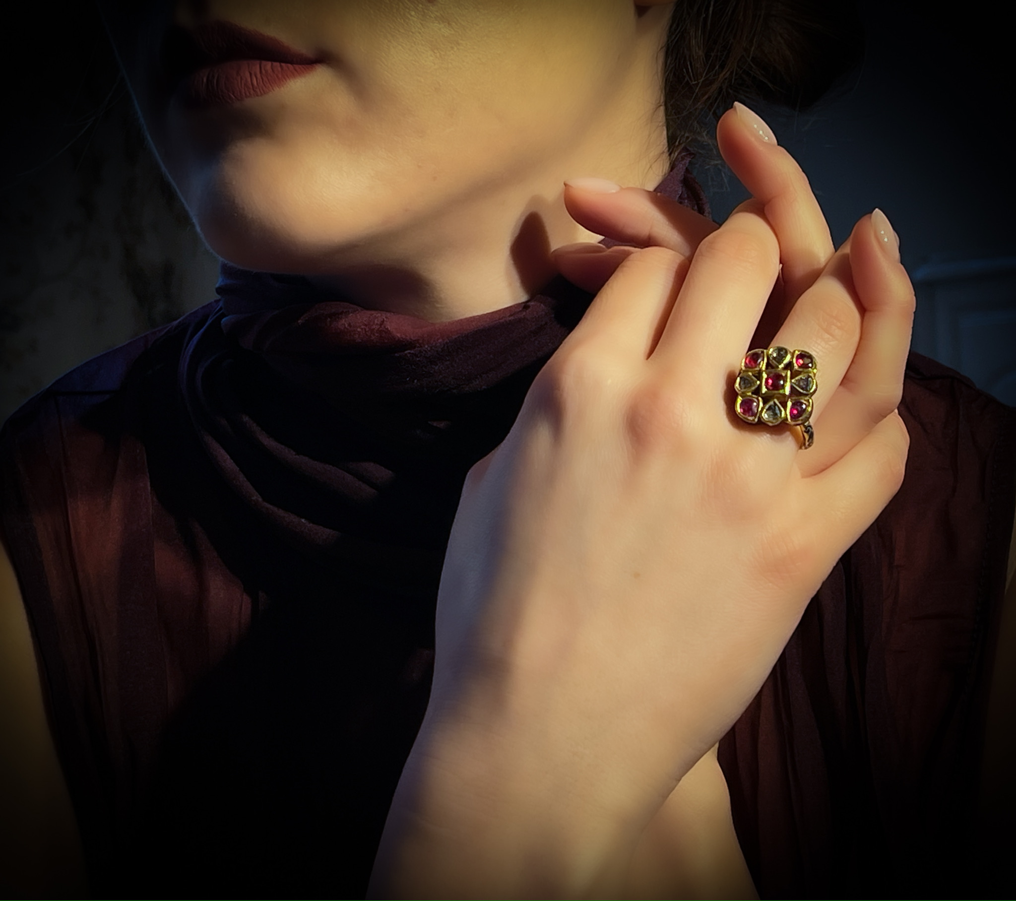 20th century, A 20th century Indian gold and enamel ring with foiled diamonds & rubies.