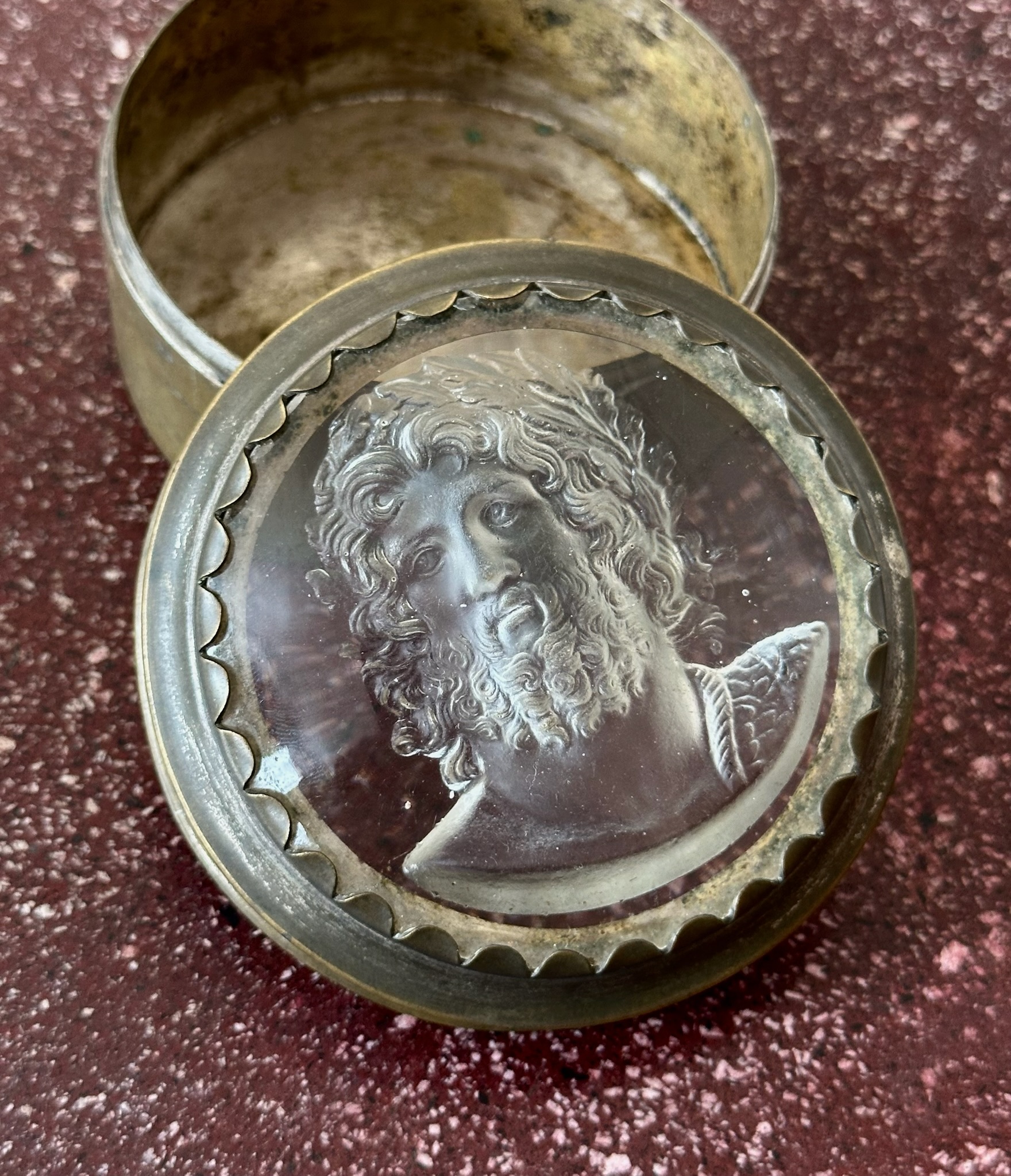 An early 19th-century silvered brass snuff box, the lid set with a large glass paste of Jupiter Aegiochus after the Zulian intaglio.