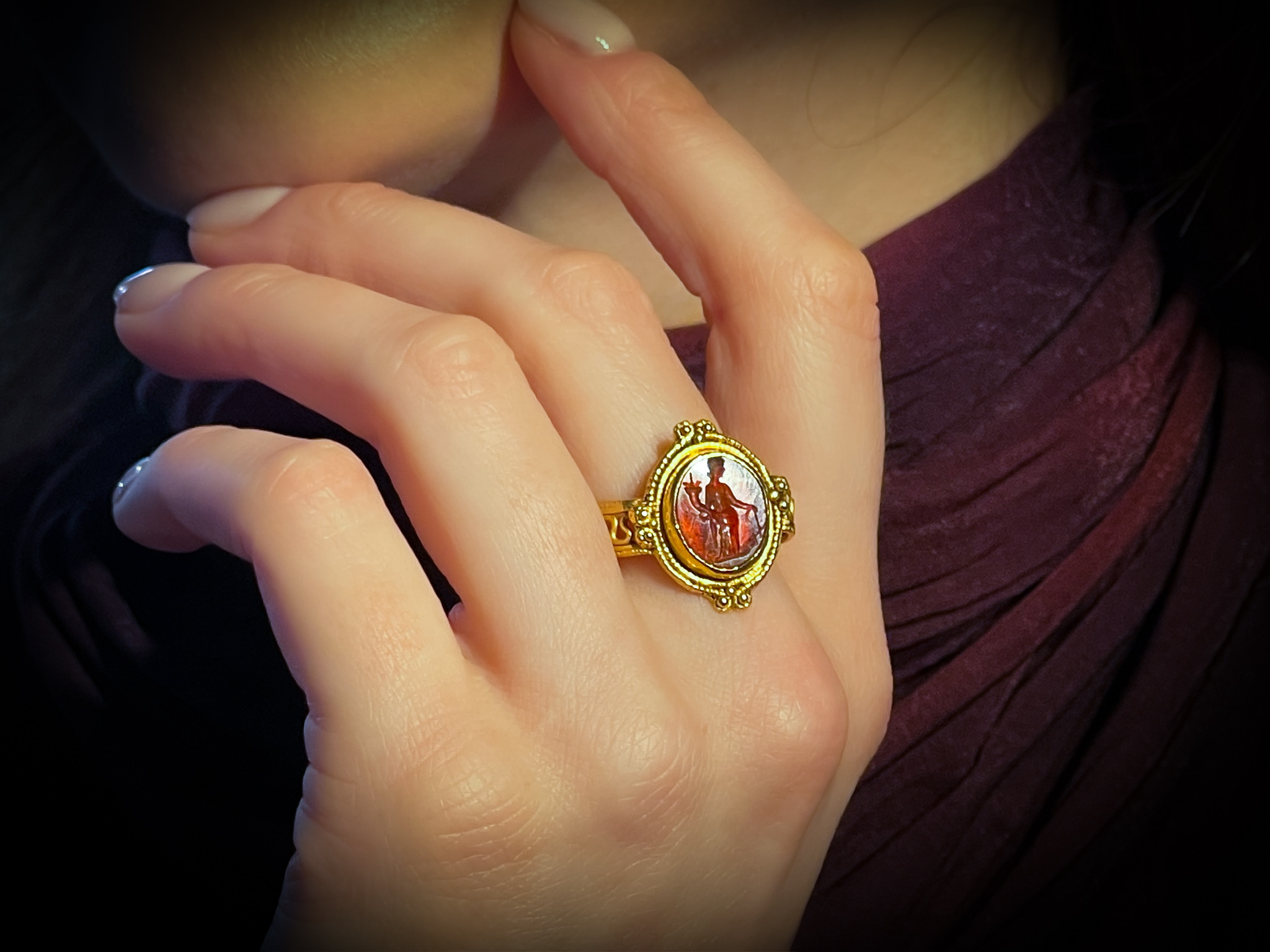 Late roman, A Late Roman gold ring set with a carnelian intaglio. Tyche.  (4th century A.D.)