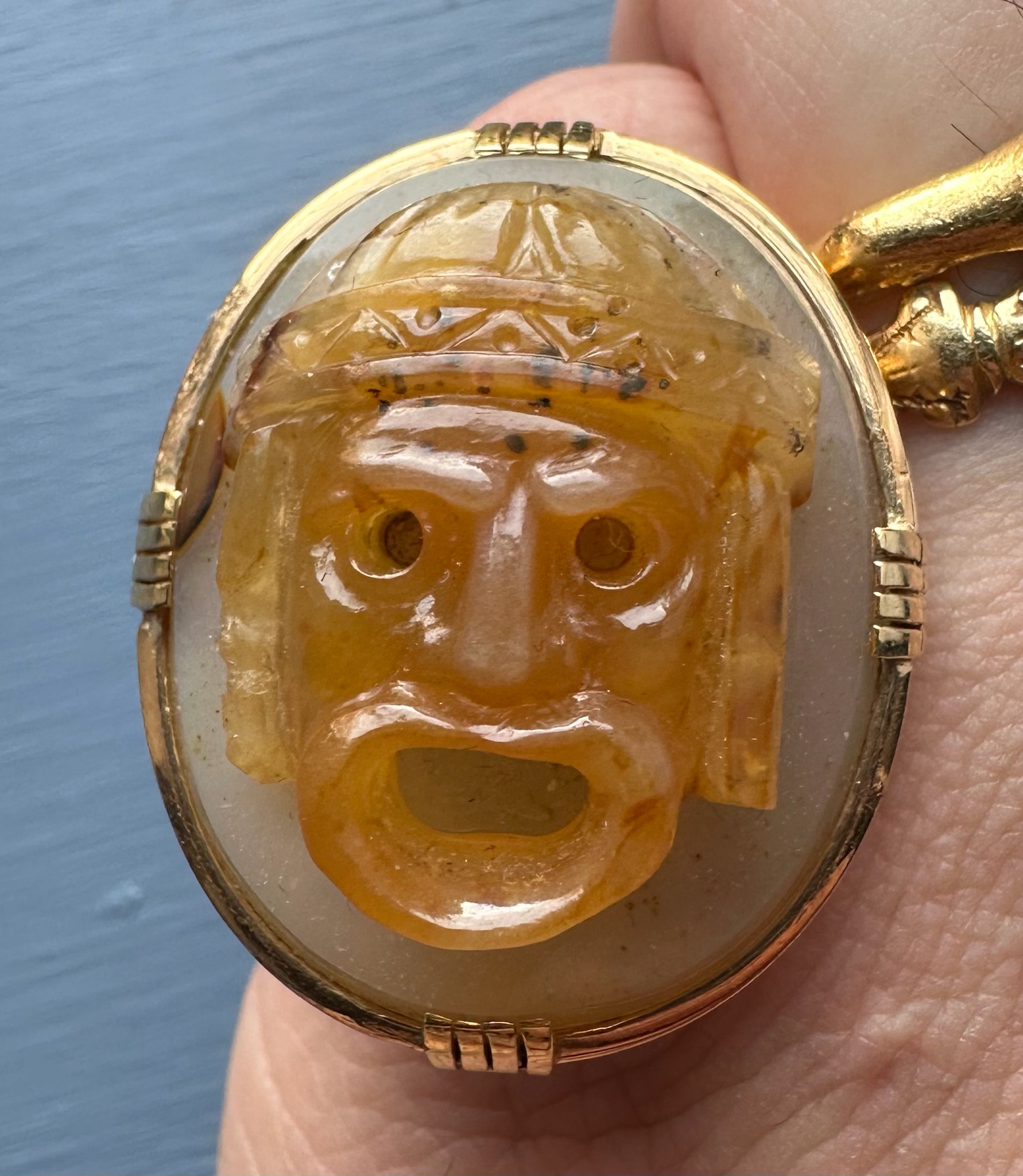 A Gold Ring set with an Italian Agate Cameo — Theatrical Tragic Mask, First Half 19th Century