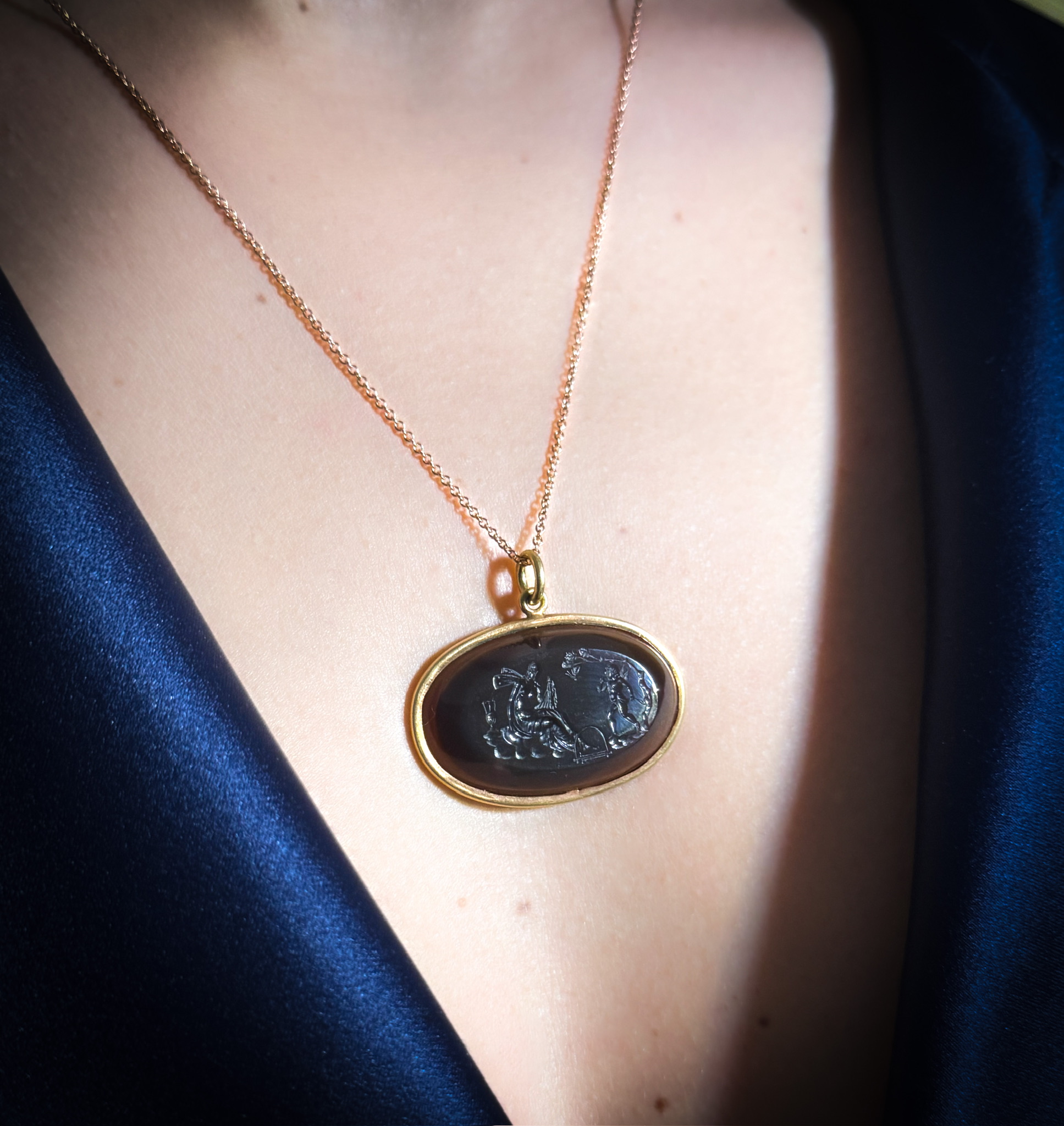 Neoclassical, A gold pendant set with a large Neoclassical agate intaglio. Cupid saving Psyche.  (19th century)