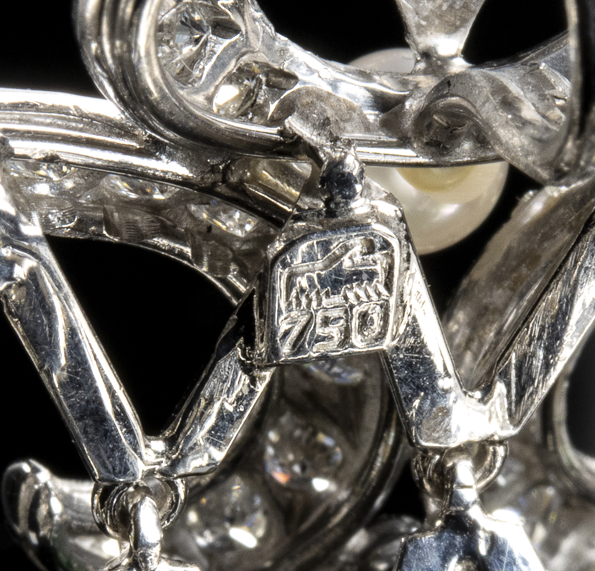 modern, A gold emerald diamonds and pearl fishnet pendant. (20th Century)