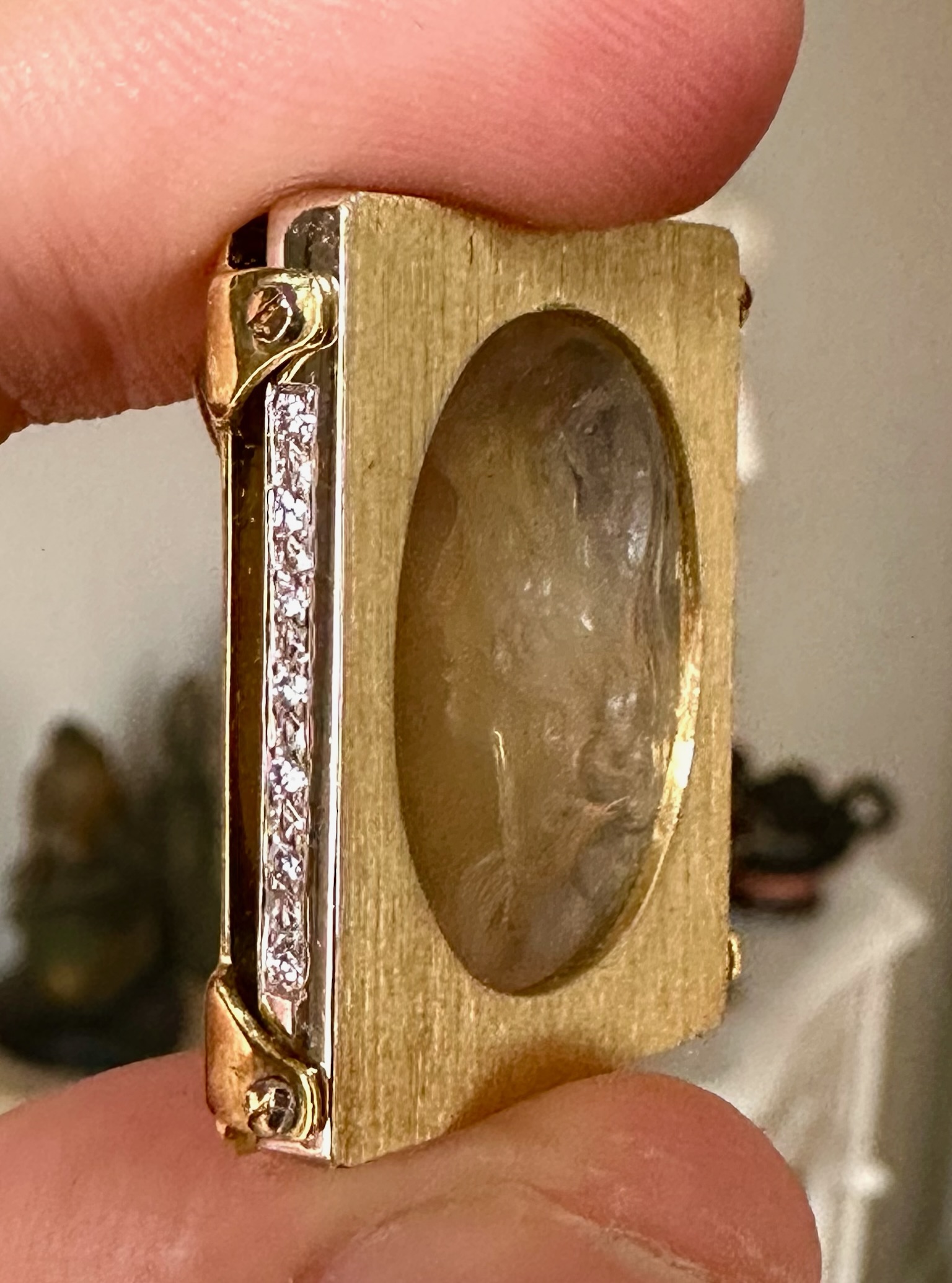 Carlo Costanzi (1705–1781) (attributed to). A beautiful chalcedony intaglio set in a later gold and diamond brooch-pendant. Portrait of Alexander the Great.