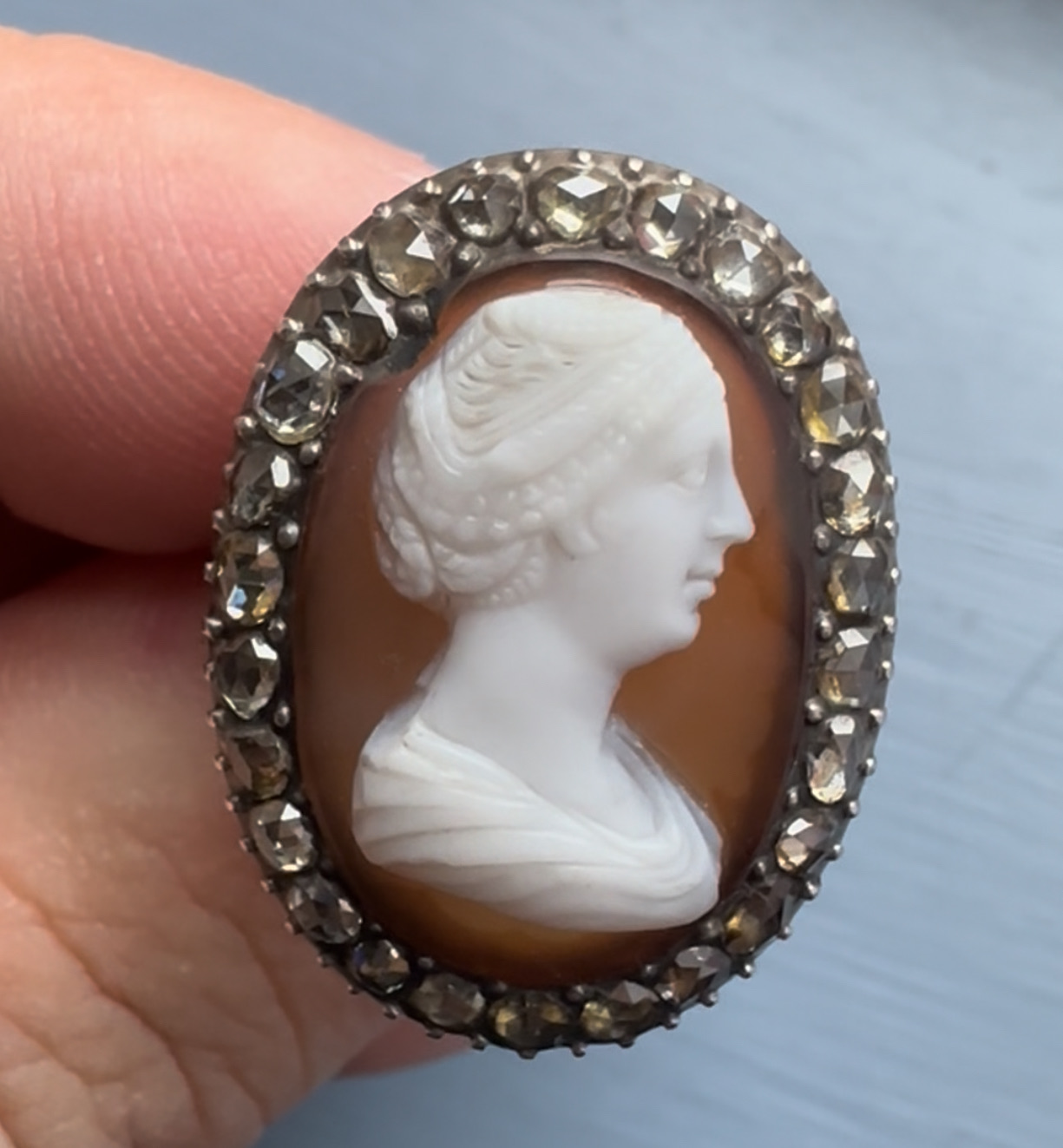A French 18K Gold Ring with Agate Cameo & Rose-Cut Diamonds – Empress Faustina the Elder