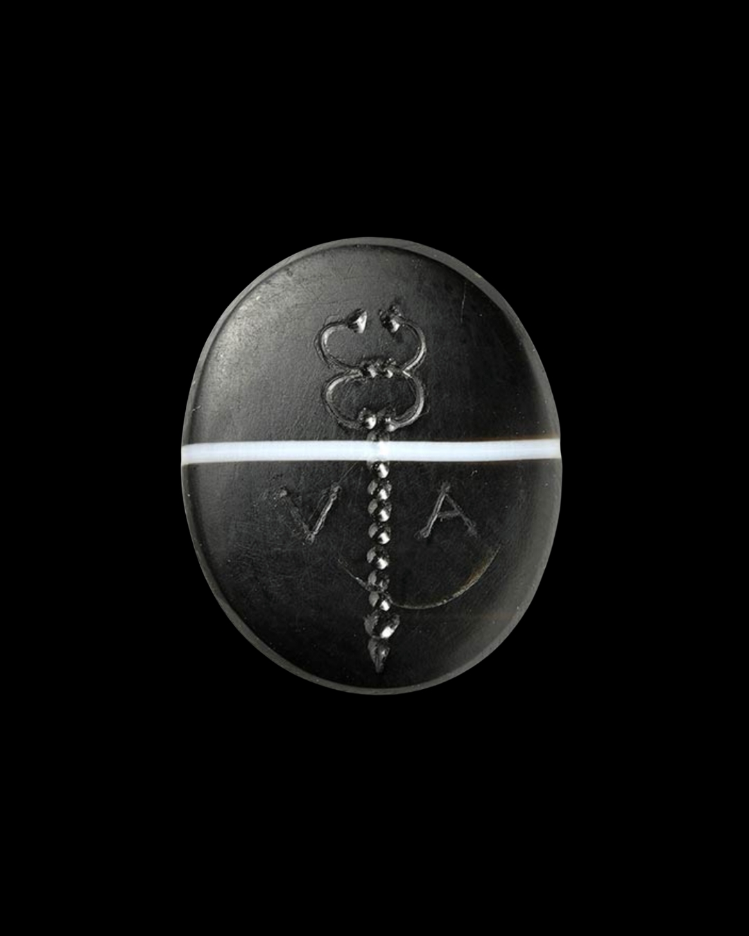 Intaille romaine républicaine en agate rubanée, caducée avec lettres V · A