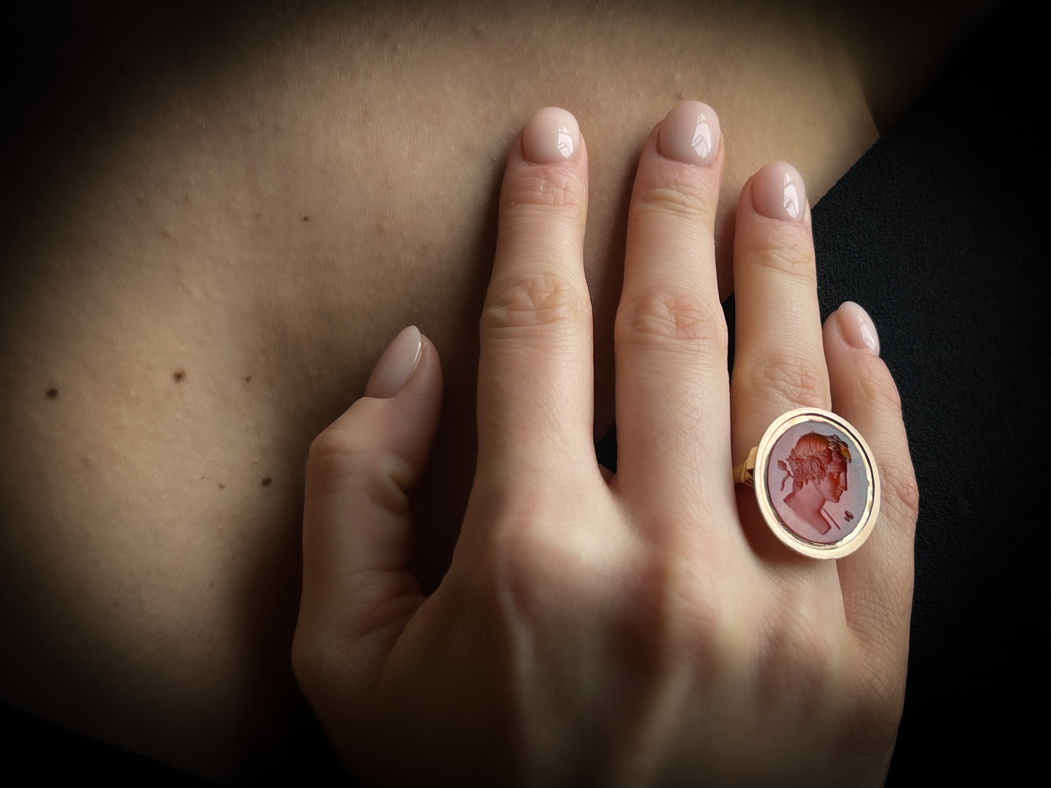Neoclassical, A modern gold ring set with a Neoclassical carnelian intaglio. Bust of Bacchante.  (Early 19th century)