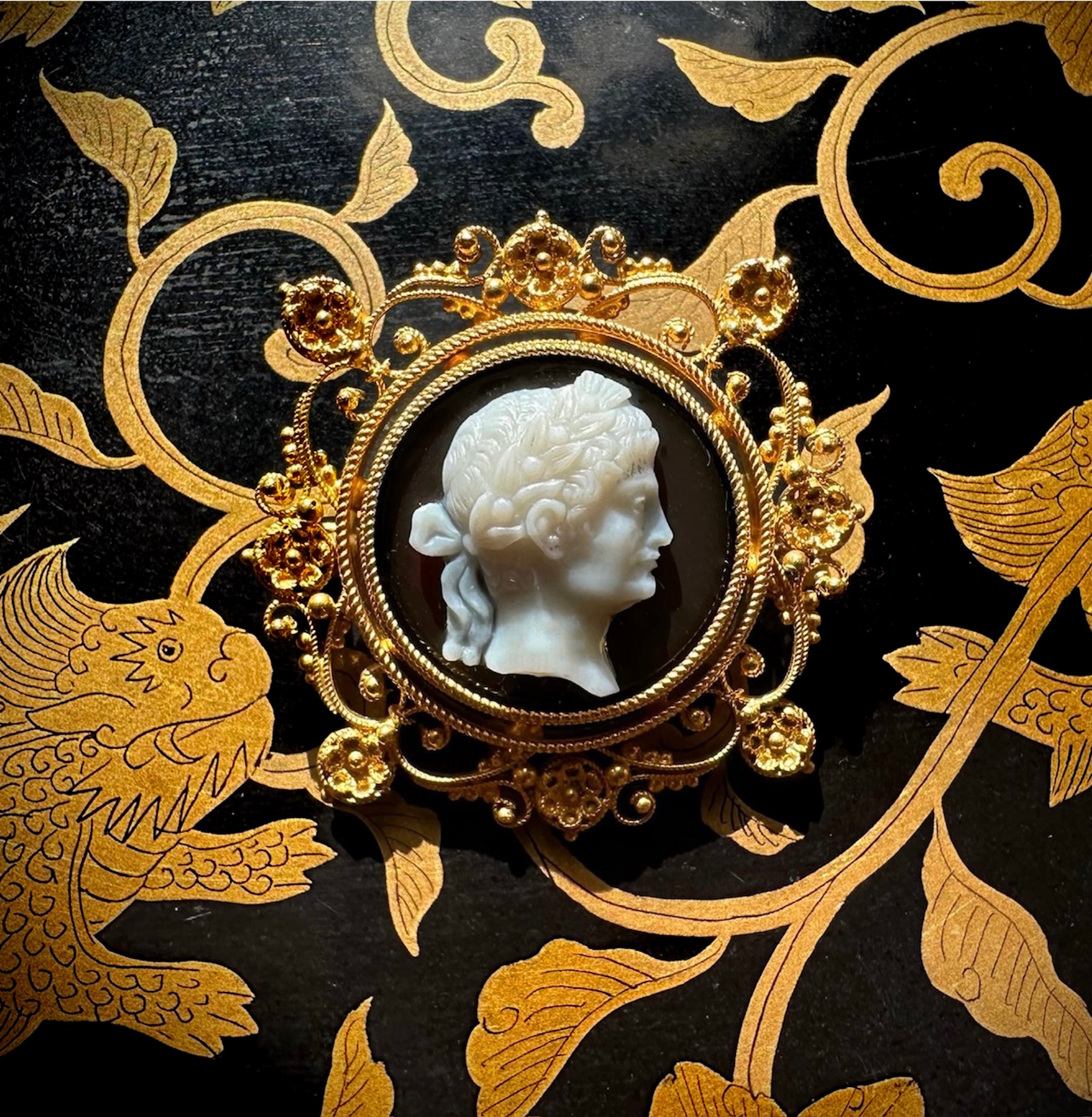 Broche-camée à l'effigie d'un empereur, probablement Claude (10 av. J.-C. – 54 ap. J.-C.)