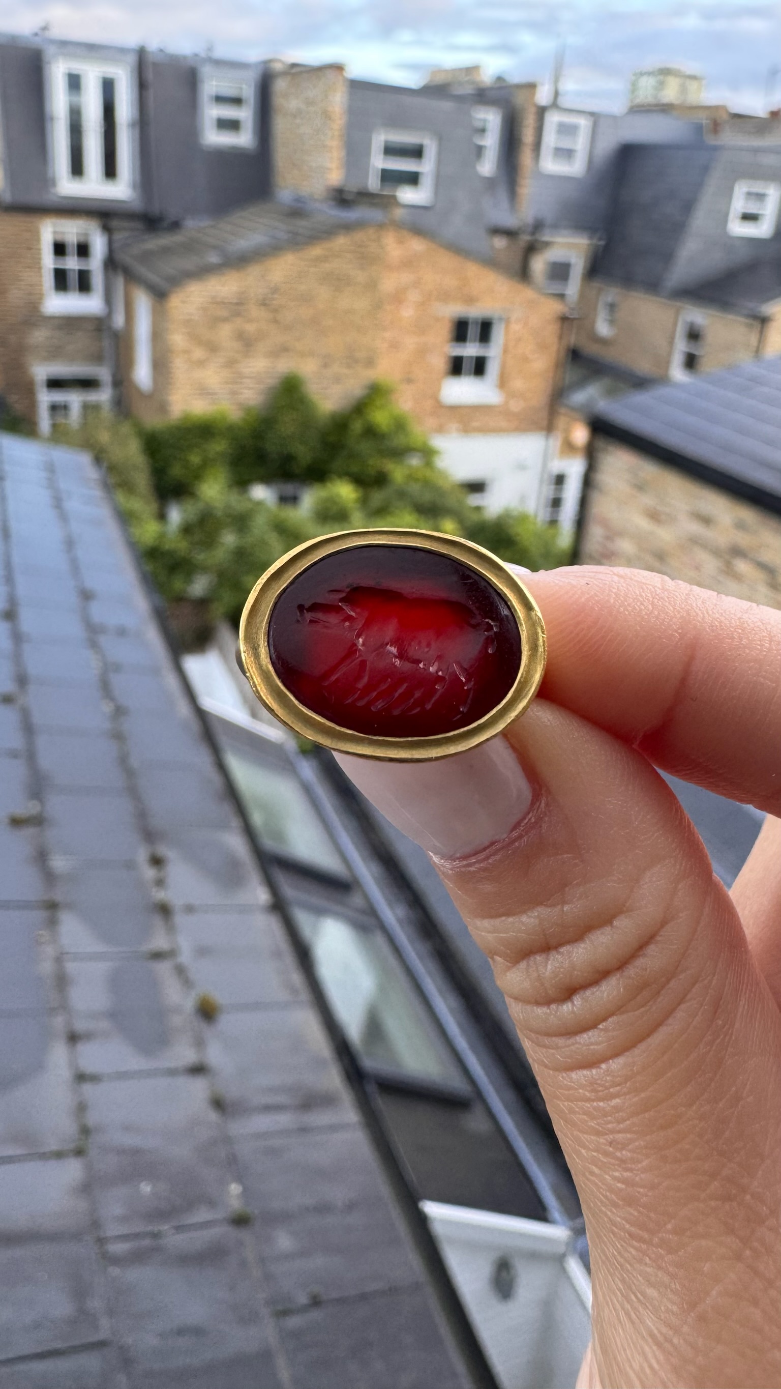 A modern gold ring set with a Roman carnelian intaglio. Sow. (2nd century AD )