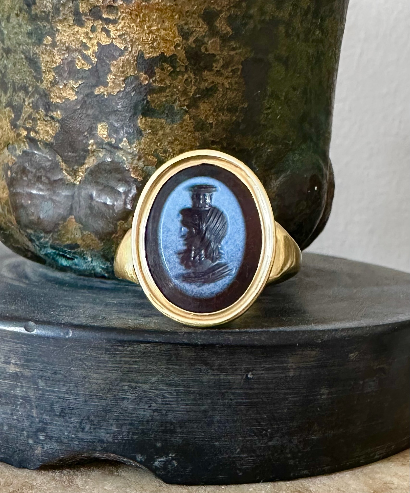 A gold ring with a Roman nicolo intaglio. Jupiter-Serapis.