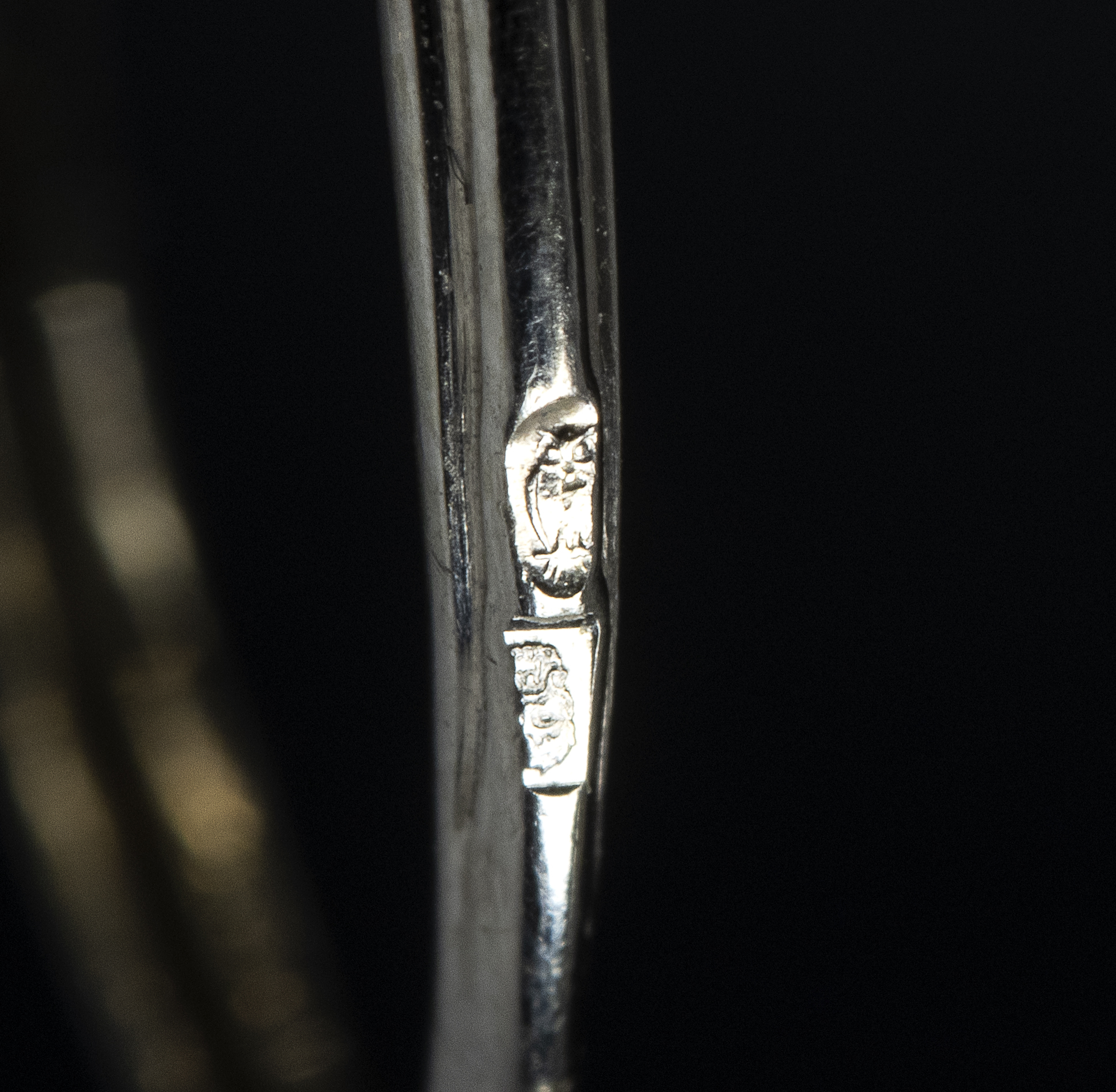 An Art Deco ring with diamonds and natural pearls.