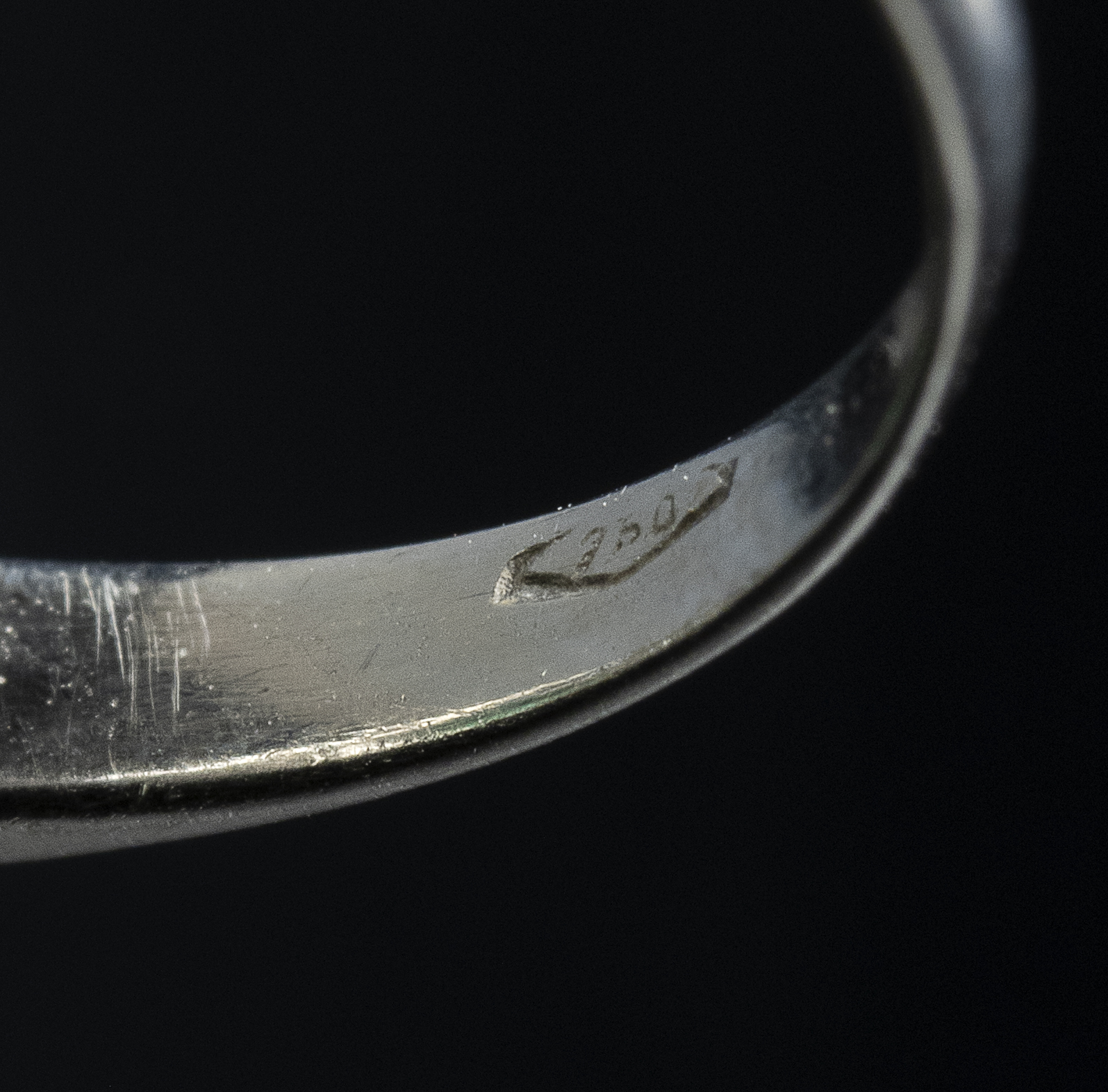 An Art Deco ring with diamonds and natural pearls.