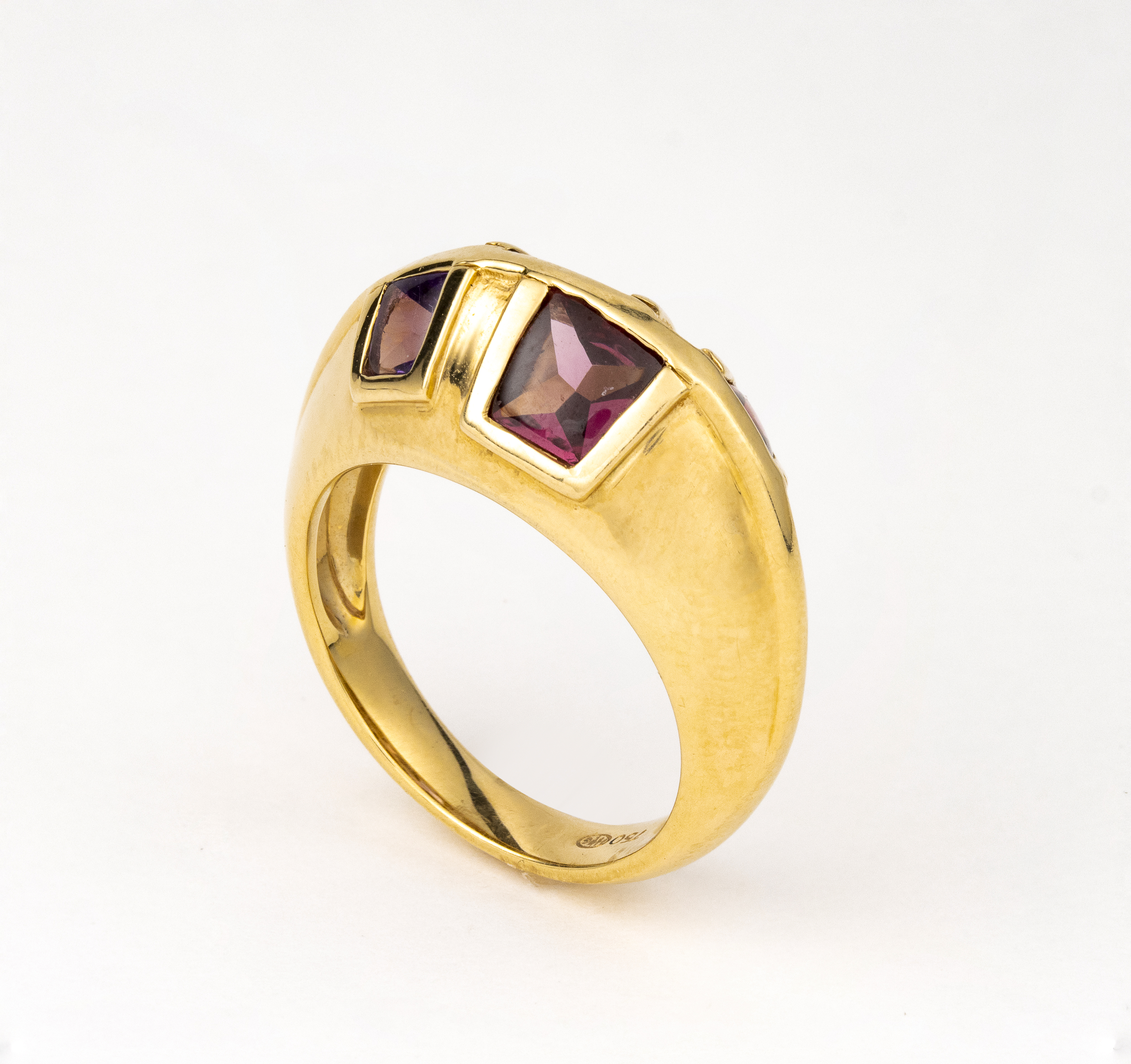 A 18k yellow gold bombé ring