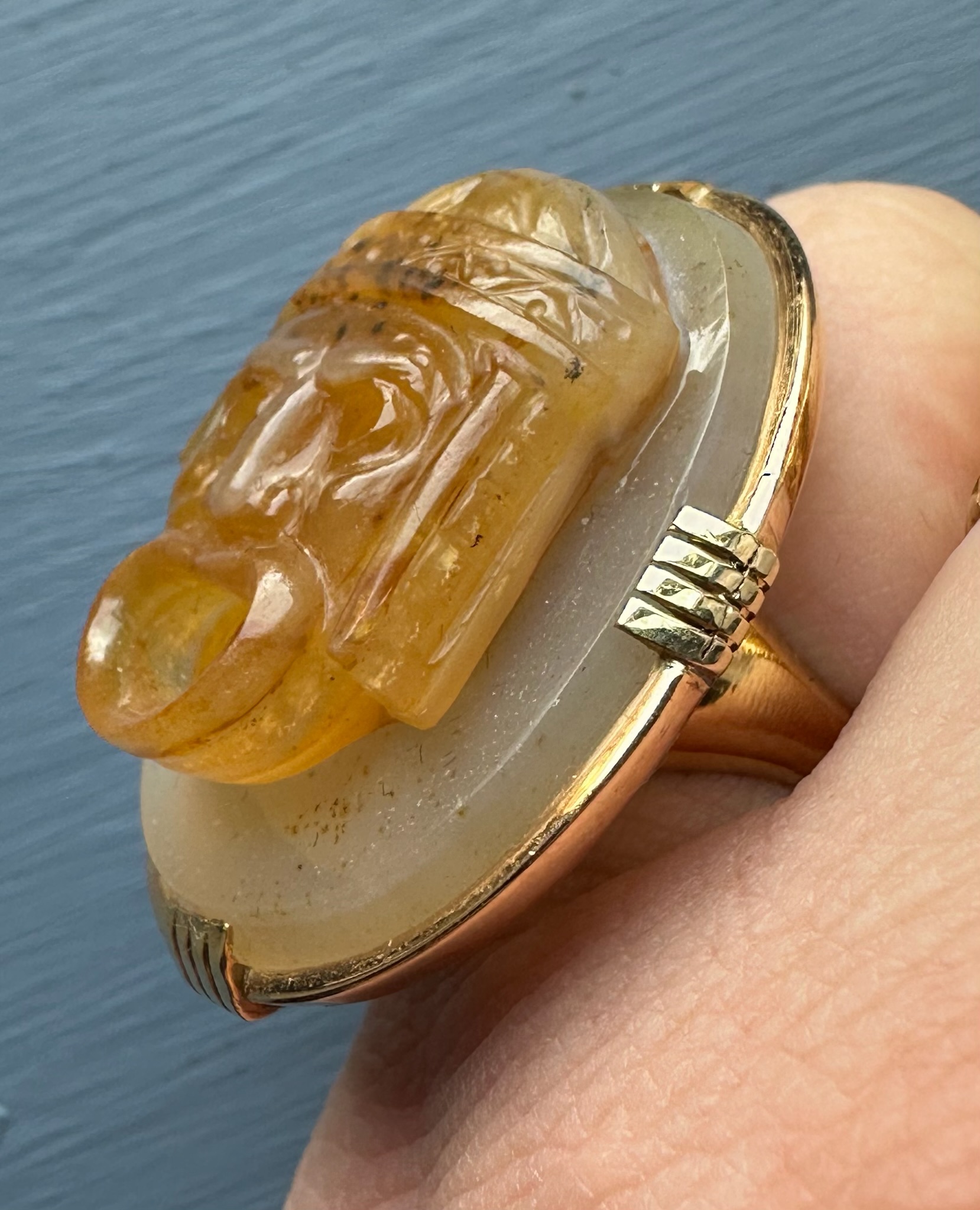 A Gold Ring set with an Italian Agate Cameo — Theatrical Tragic Mask, First Half 19th Century
