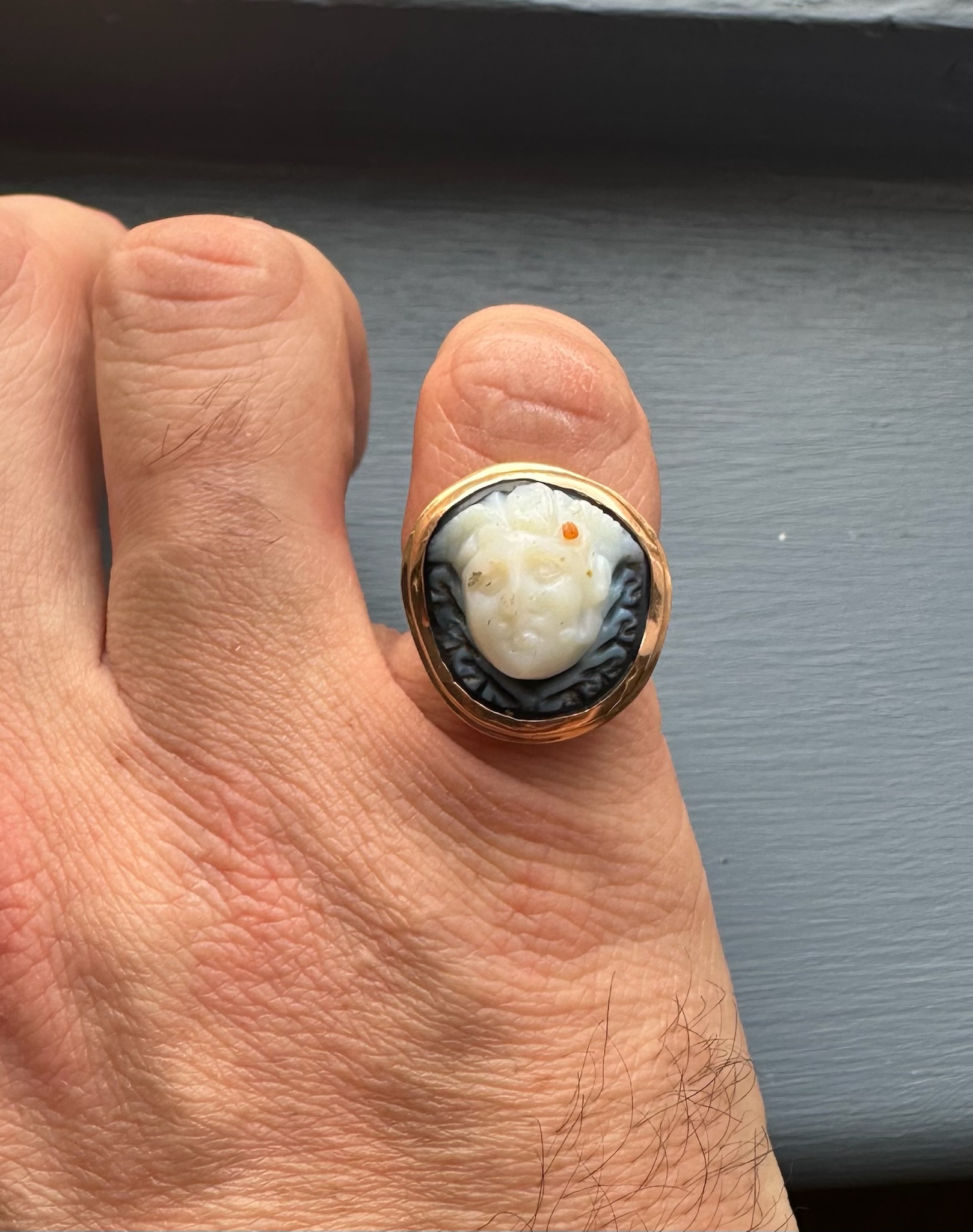 A Gold Ring Set with a Roman Onyx Cameo. Head of Gorgoneion.