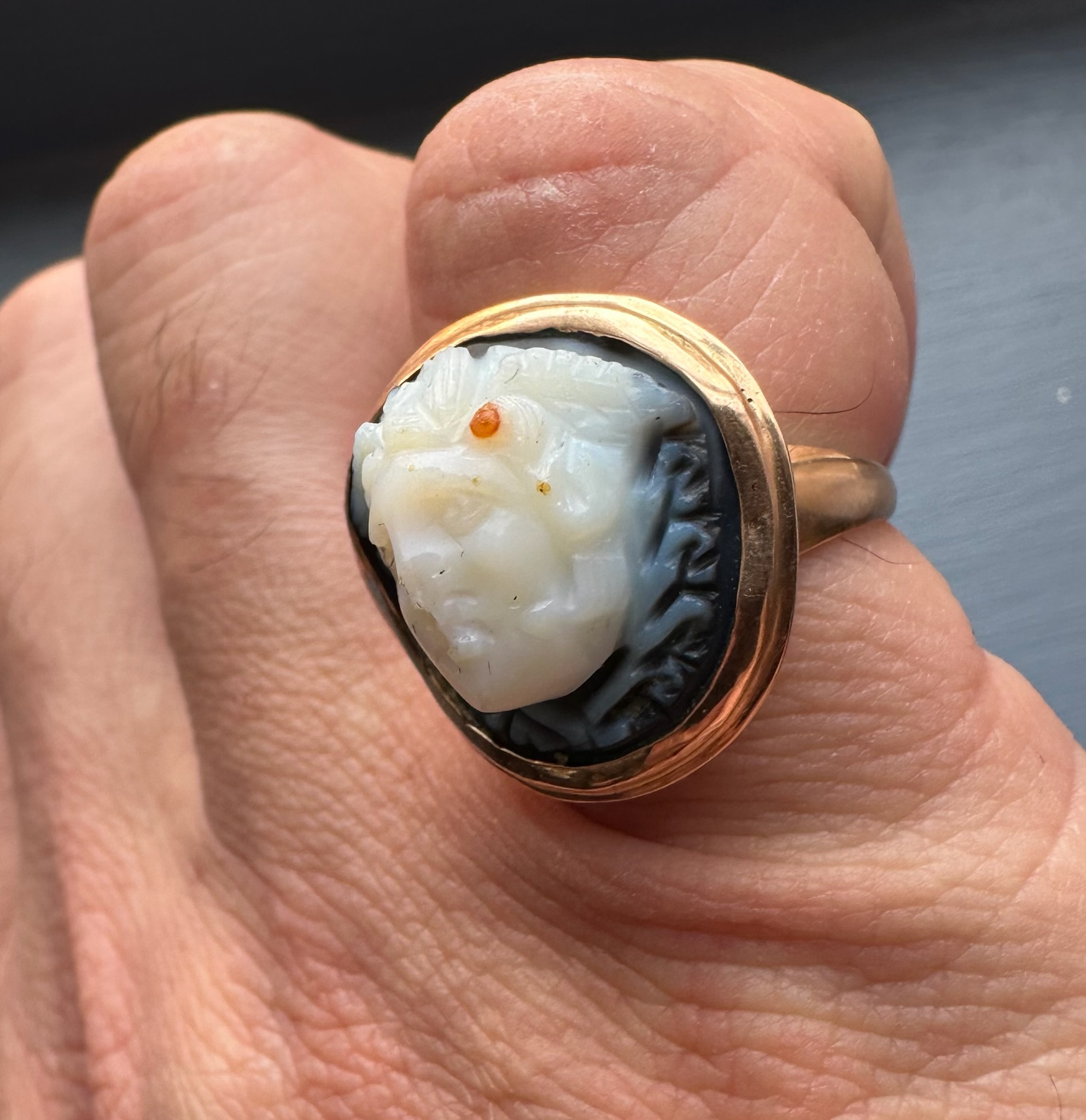 A Gold Ring Set with a Roman Onyx Cameo. Head of Gorgoneion.
