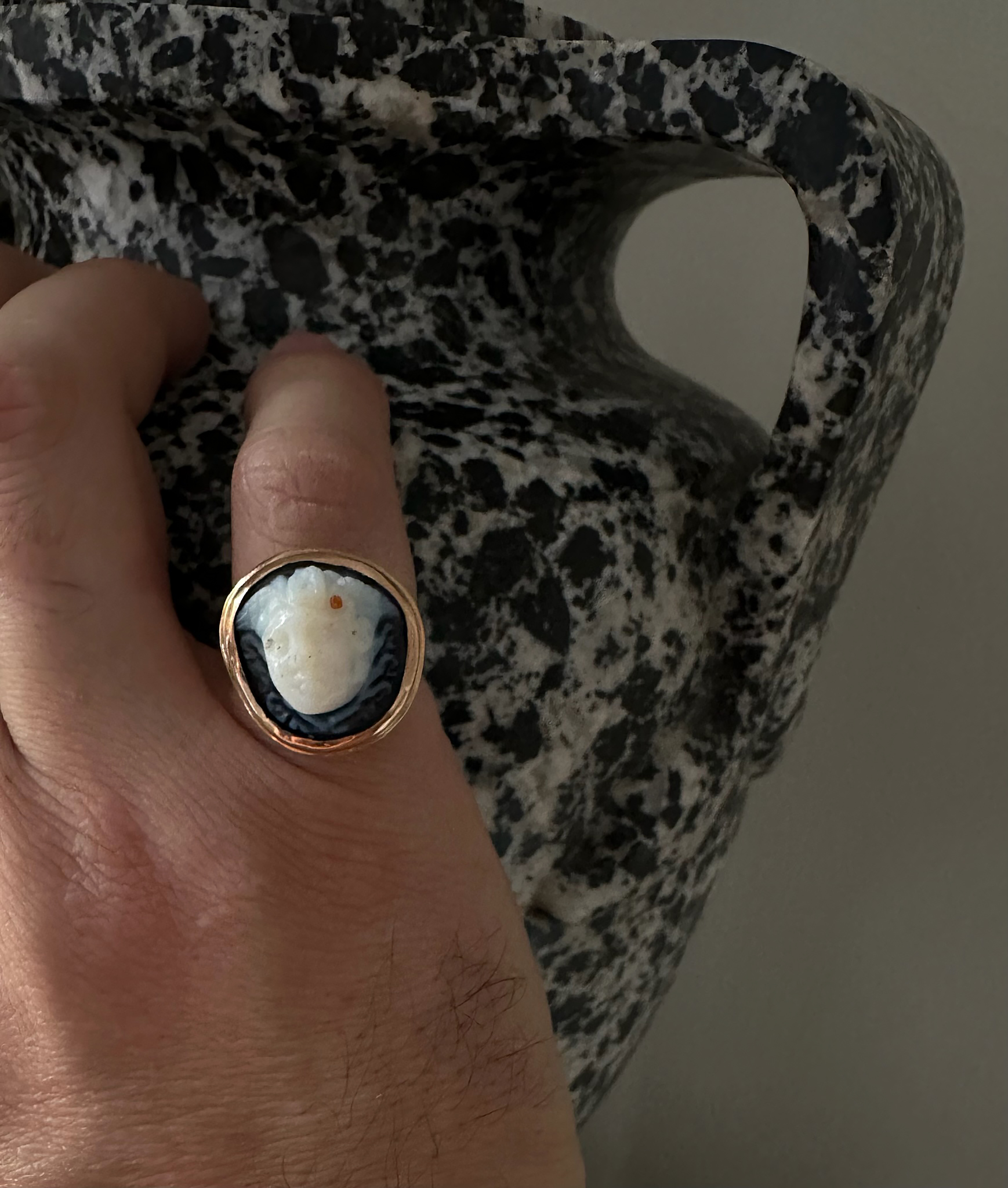 A Gold Ring Set with a Roman Onyx Cameo. Head of Gorgoneion.