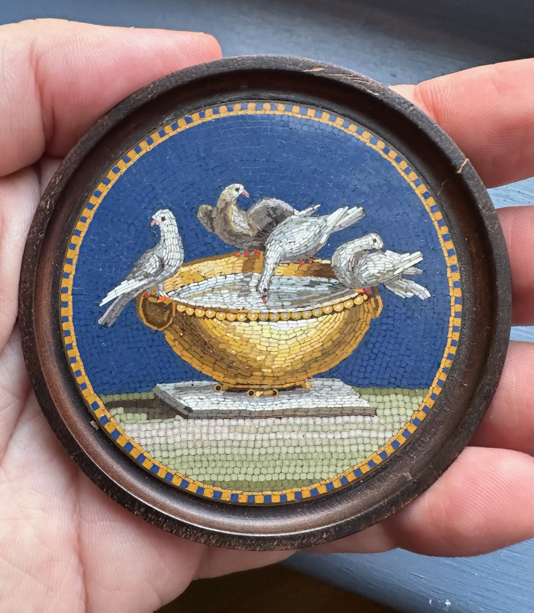 GIACOMO RAFFAELLI, attribué à (1753-1836). Panneau en micromosaïque du Grand Tour — Les Colombes de Pline