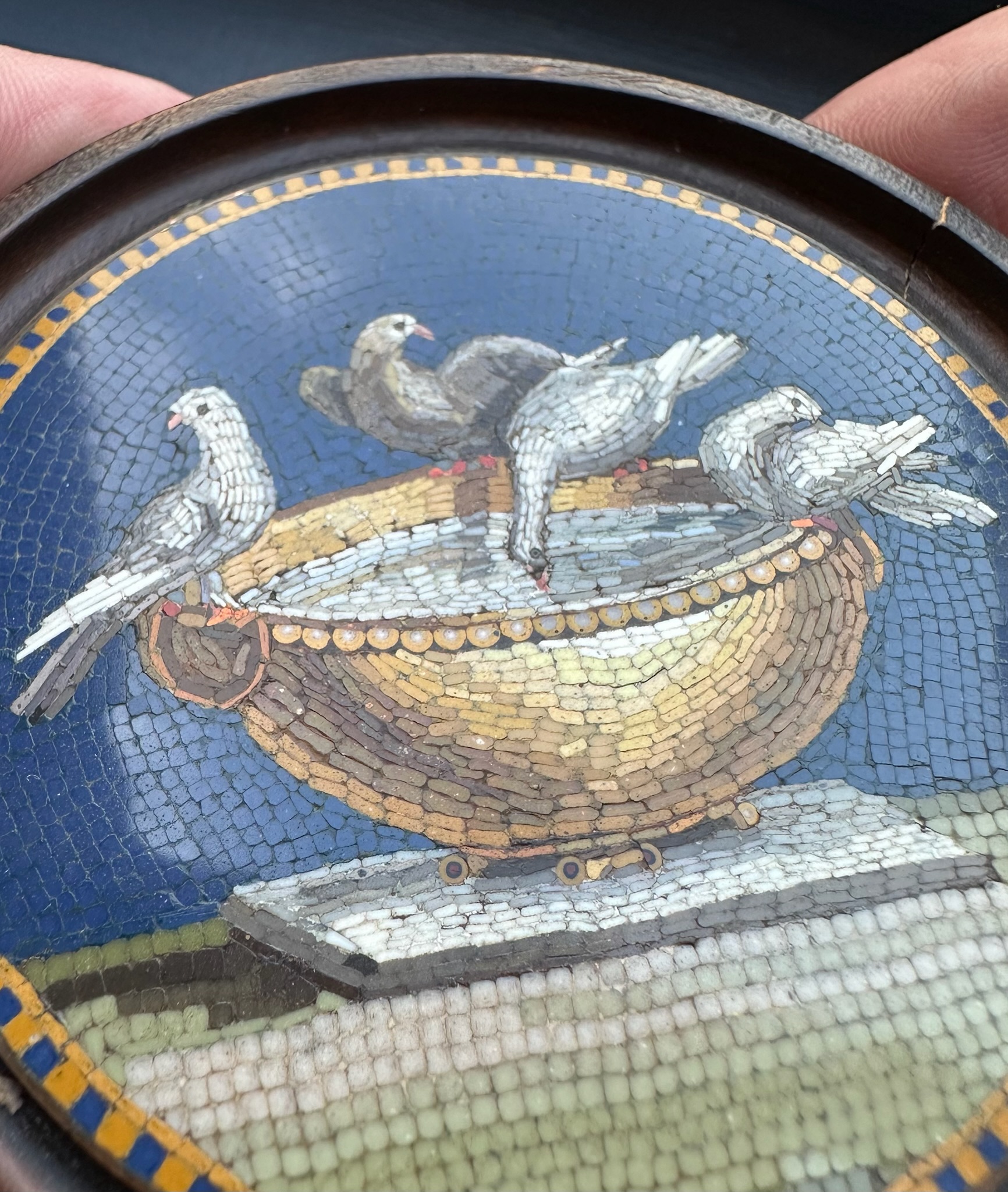 GIACOMO RAFFAELLI, attribué à (1753-1836). Panneau en micromosaïque du Grand Tour — Les Colombes de Pline