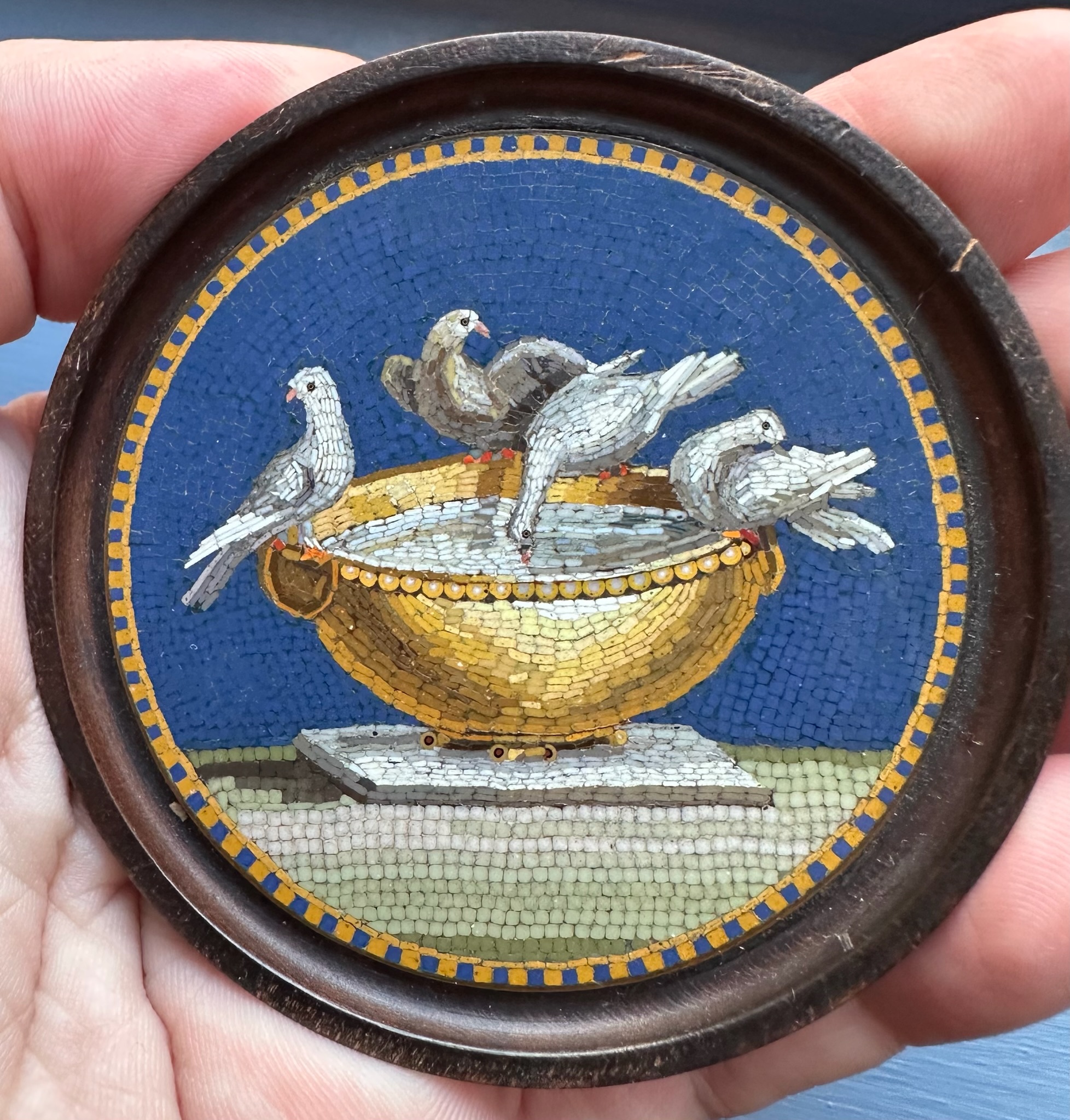 GIACOMO RAFFAELLI, attribué à (1753-1836). Panneau en micromosaïque du Grand Tour — Les Colombes de Pline