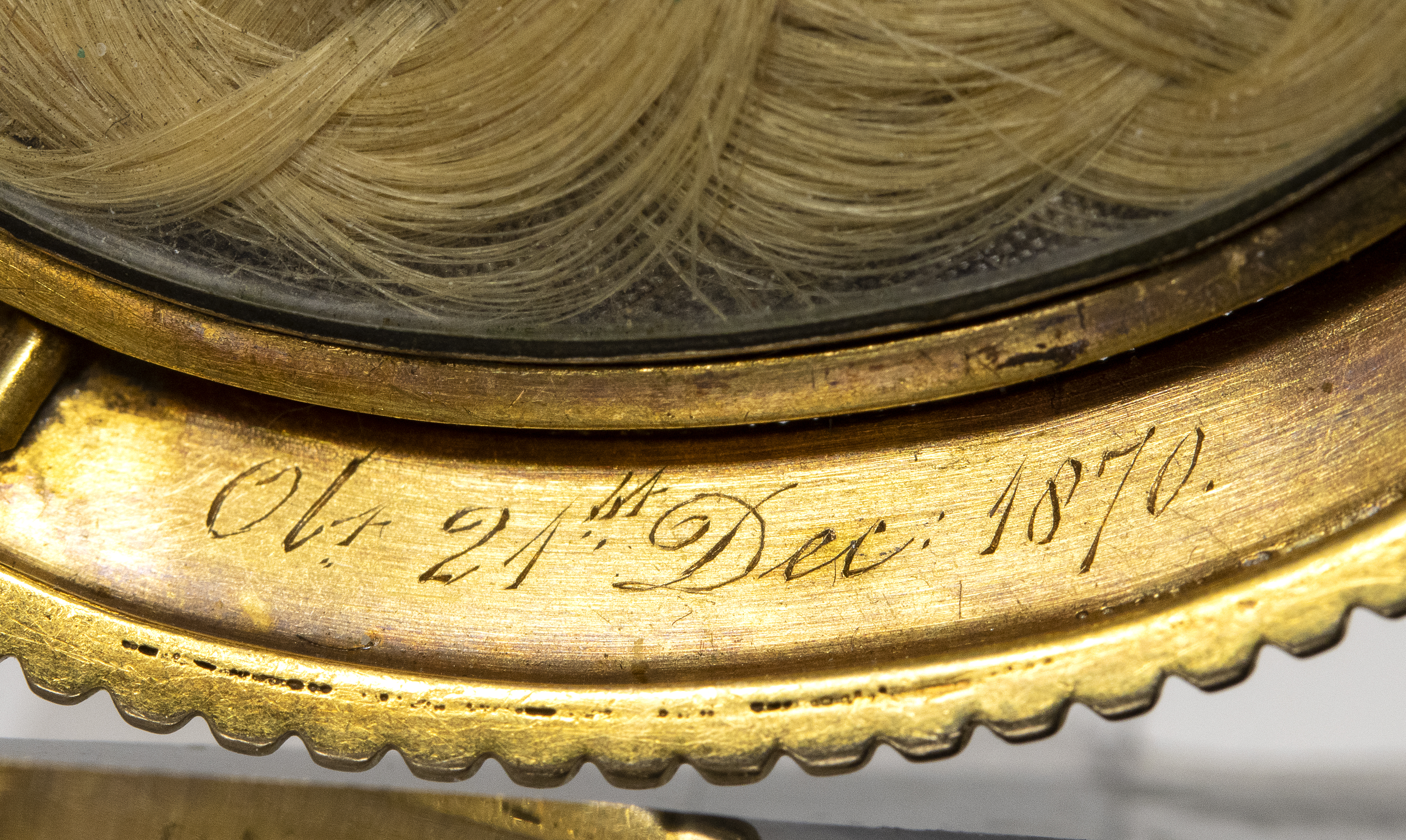 Elegant Victorian mourning gold and enamel brooch with central agate. (1870)