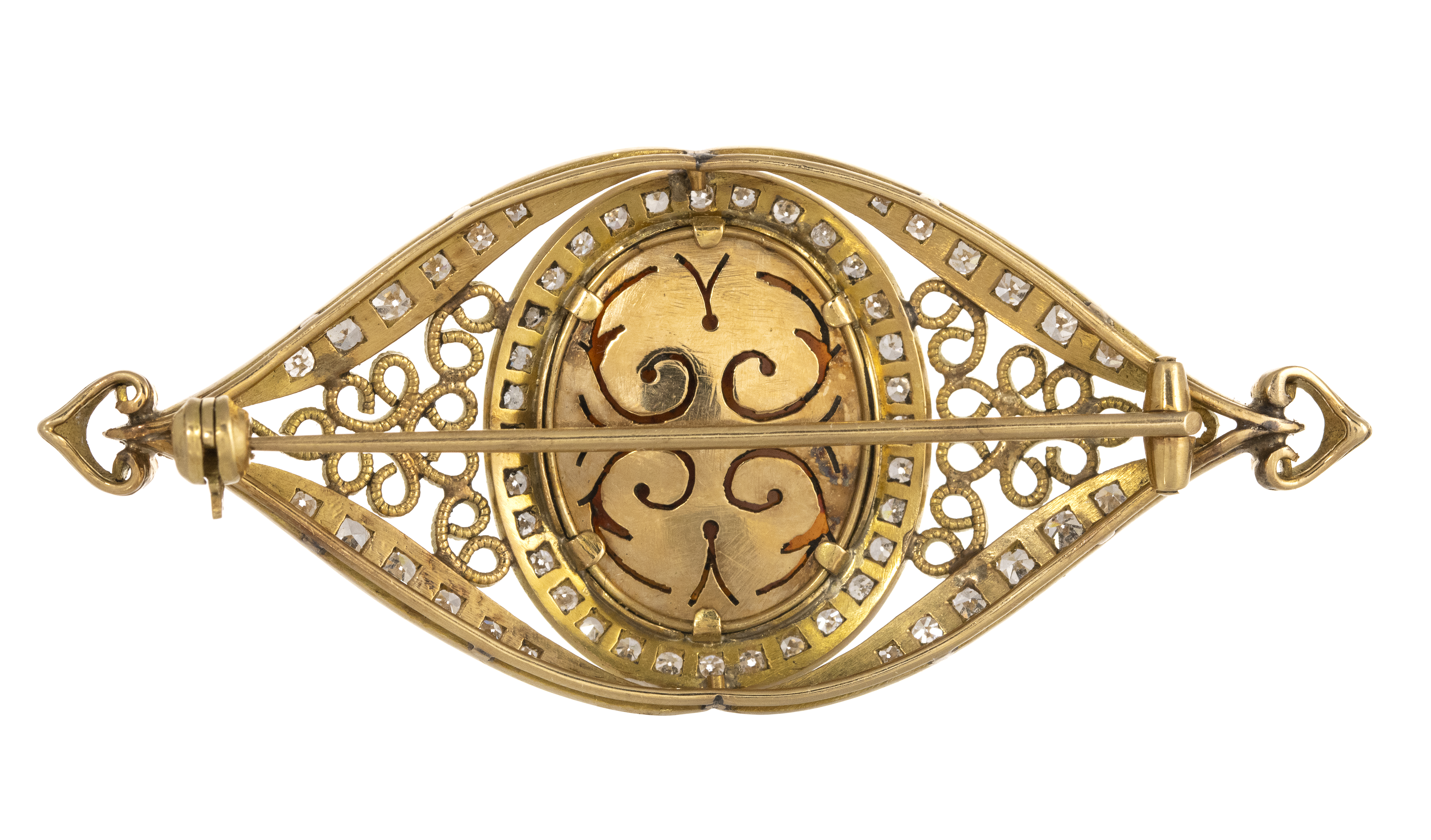 Late 19th century, A Late 19th century gold brooch with diamonds and set with a central agate cameo. Head of an Emperor. 
