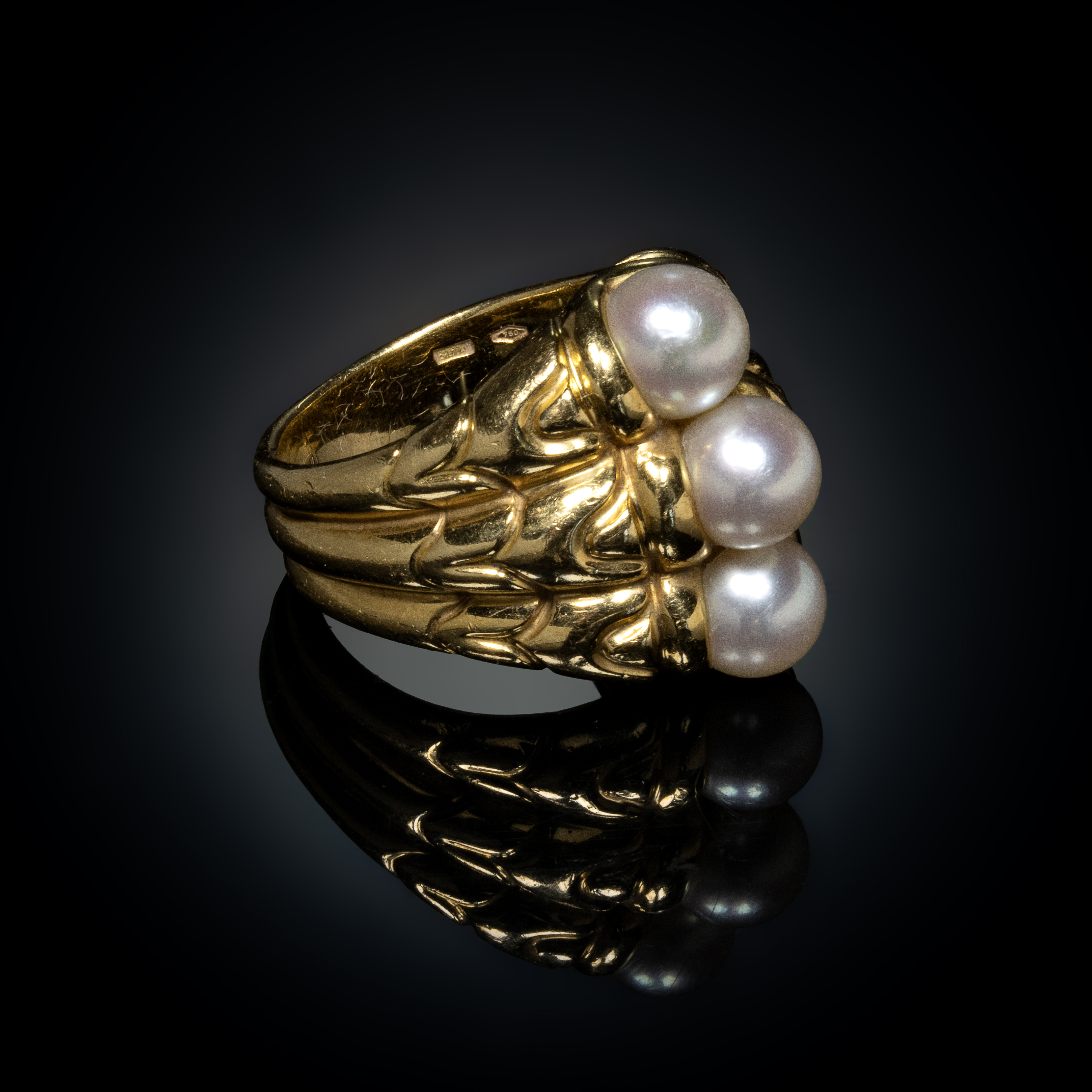 Bulgari. A "Passo Doppio" gold ring with pearls.  (1990s)
