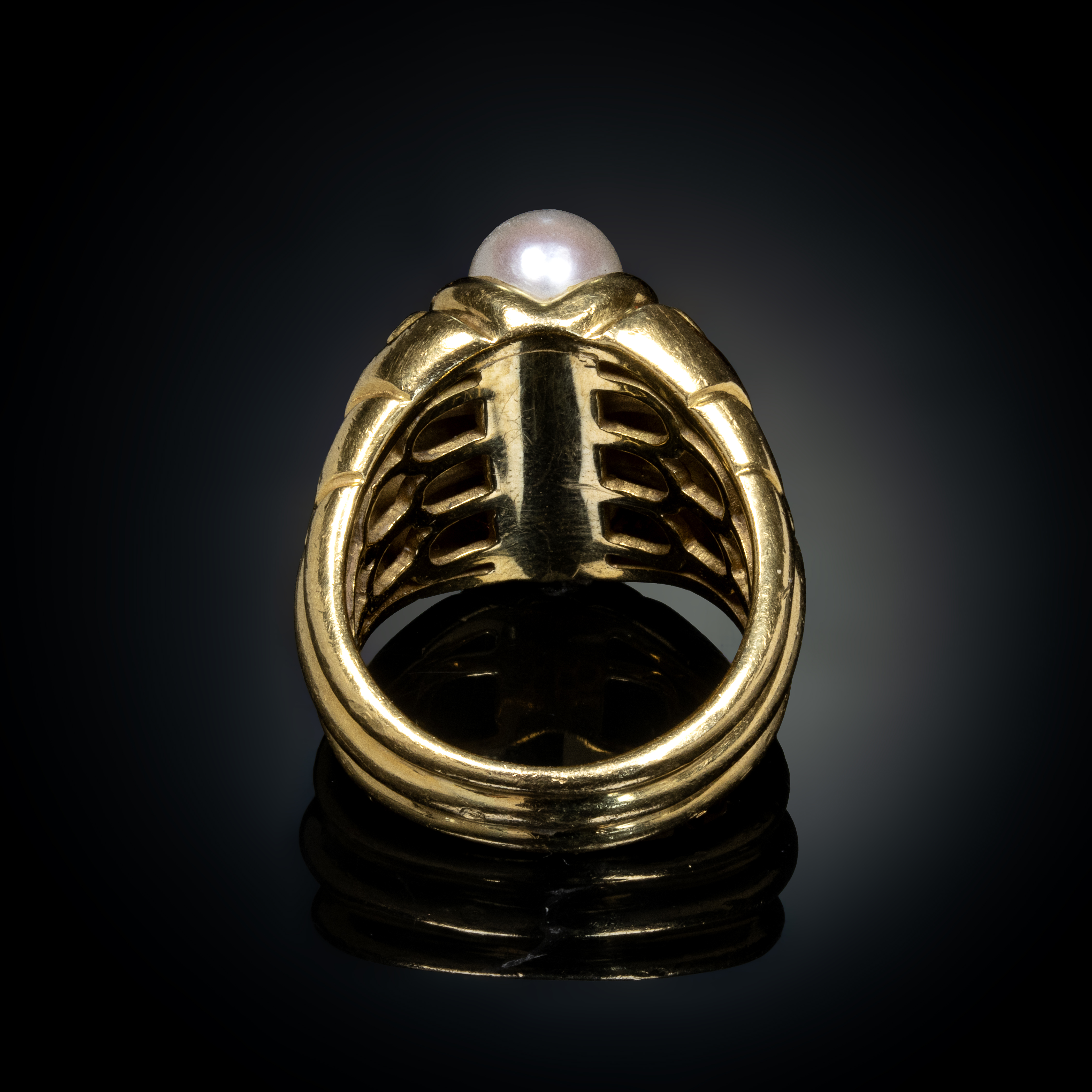 Bulgari. A "Passo Doppio" gold ring with pearls.  (1990s)