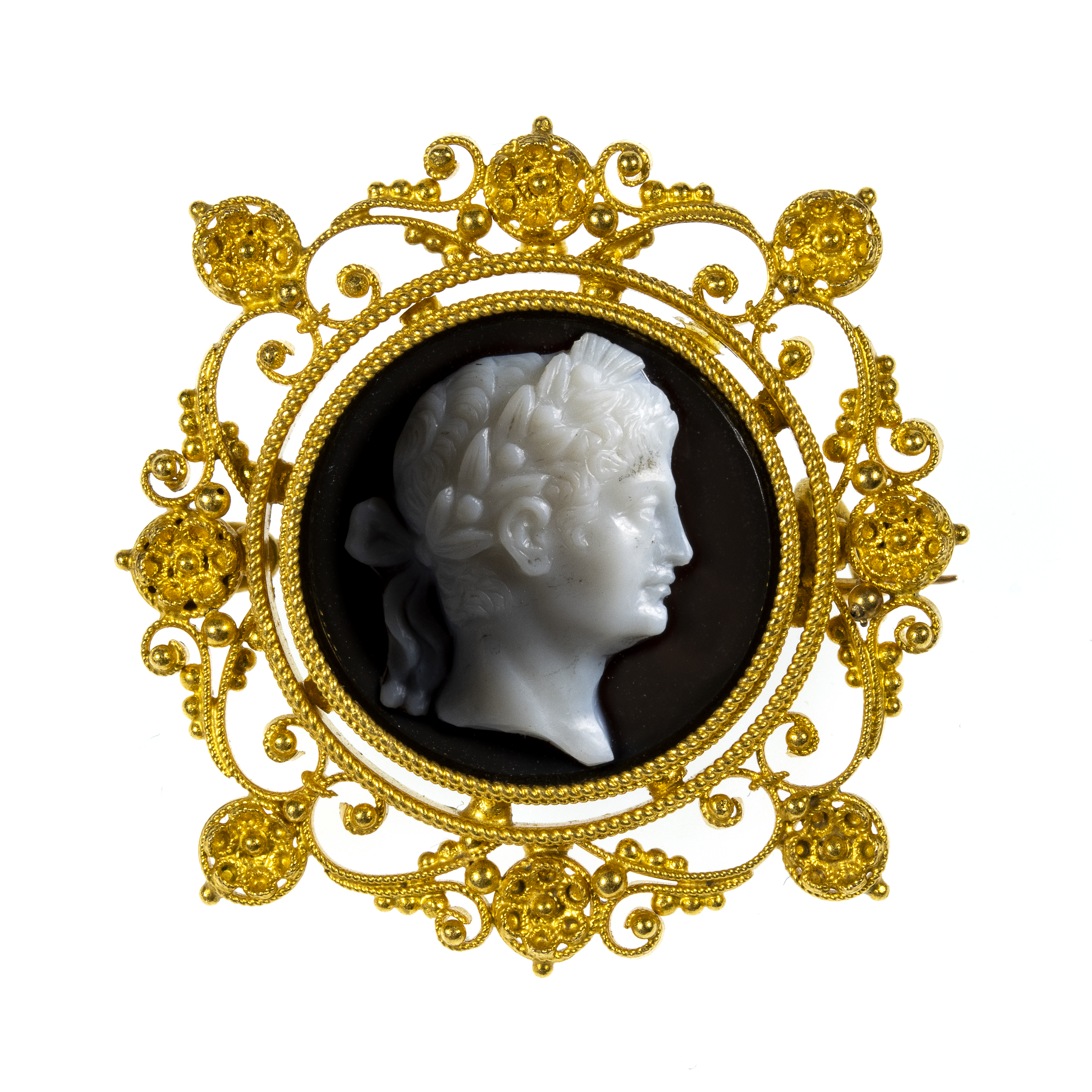 Broche-camée à l'effigie d'un empereur, probablement Claude (10 av. J.-C. – 54 ap. J.-C.)