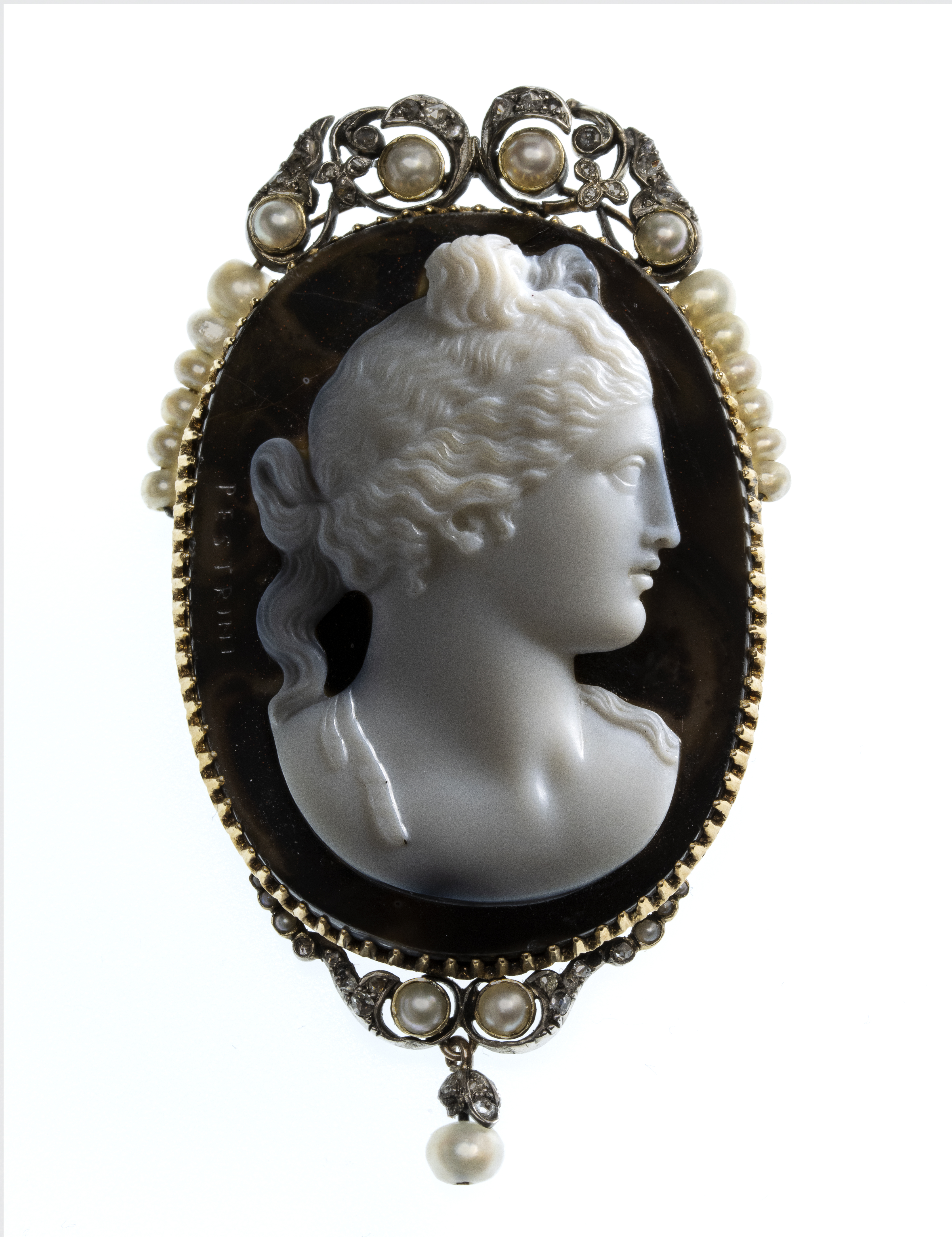 A Neoclassical gold, diamonds and pearls brooch set with an agate cameo signed PESTRINI. (early 19th century)