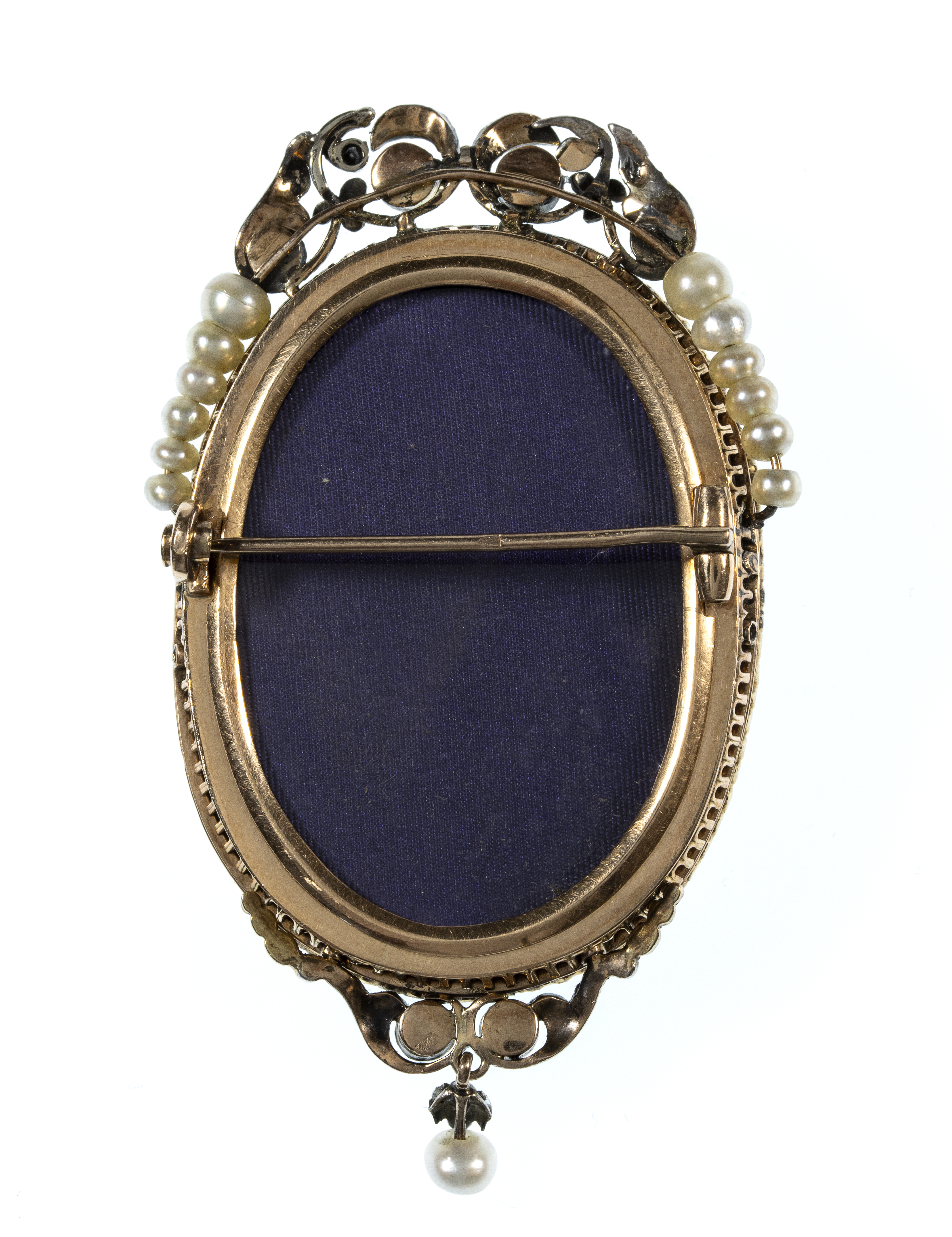 A Neoclassical gold, diamonds and pearls brooch set with an agate cameo signed PESTRINI. (early 19th century)