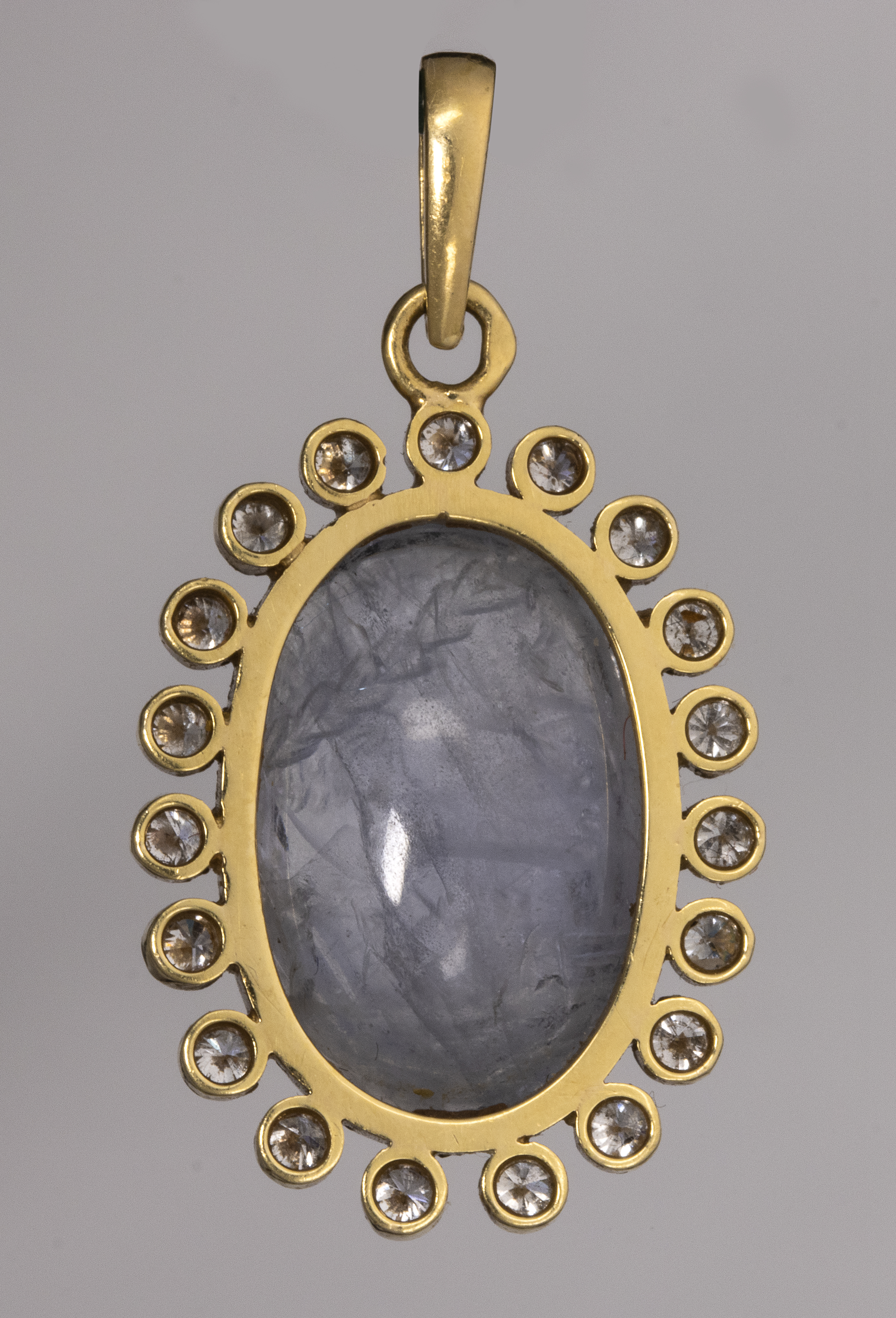 A gold pendant set wit a late Renaissance sapphire intaglio. Bust of Julius Caesar (Late 16th century and 20th century)