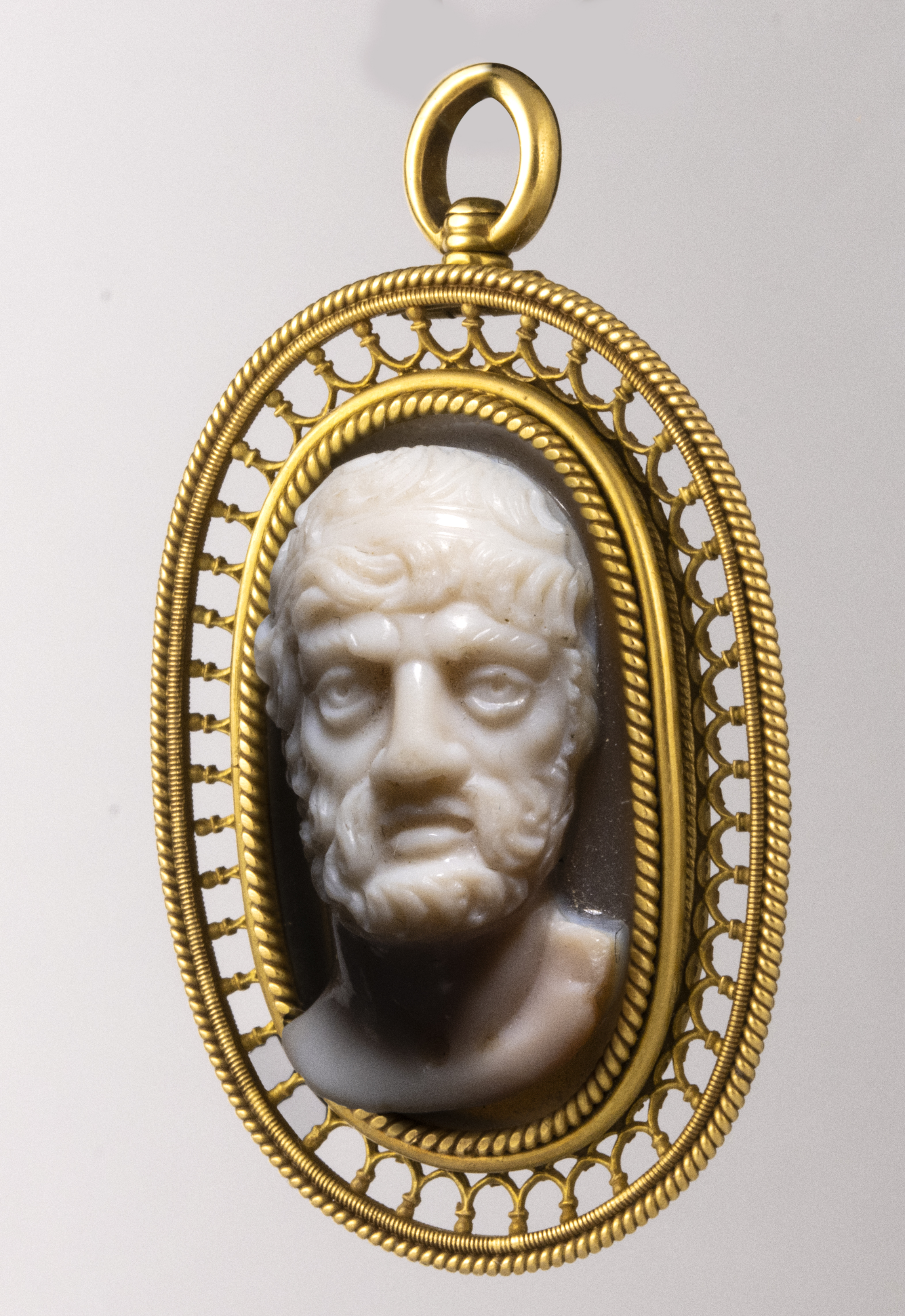 Neoclassical, A Neoclassical gold pendant set with a large agate cameo. Bust of a philosopher.  (19th century)