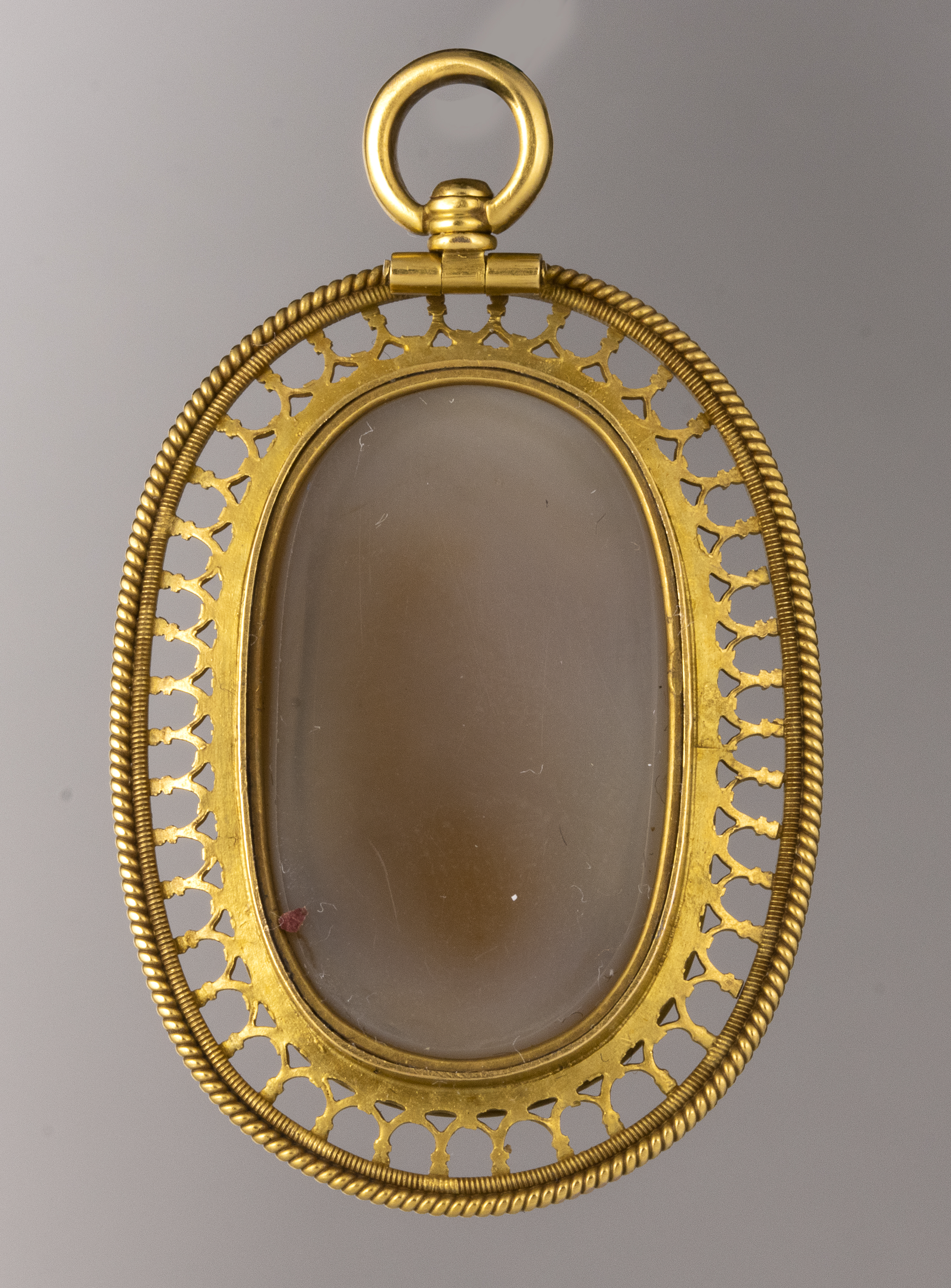 Neoclassical, A Neoclassical gold pendant set with a large agate cameo. Bust of a philosopher.  (19th century)