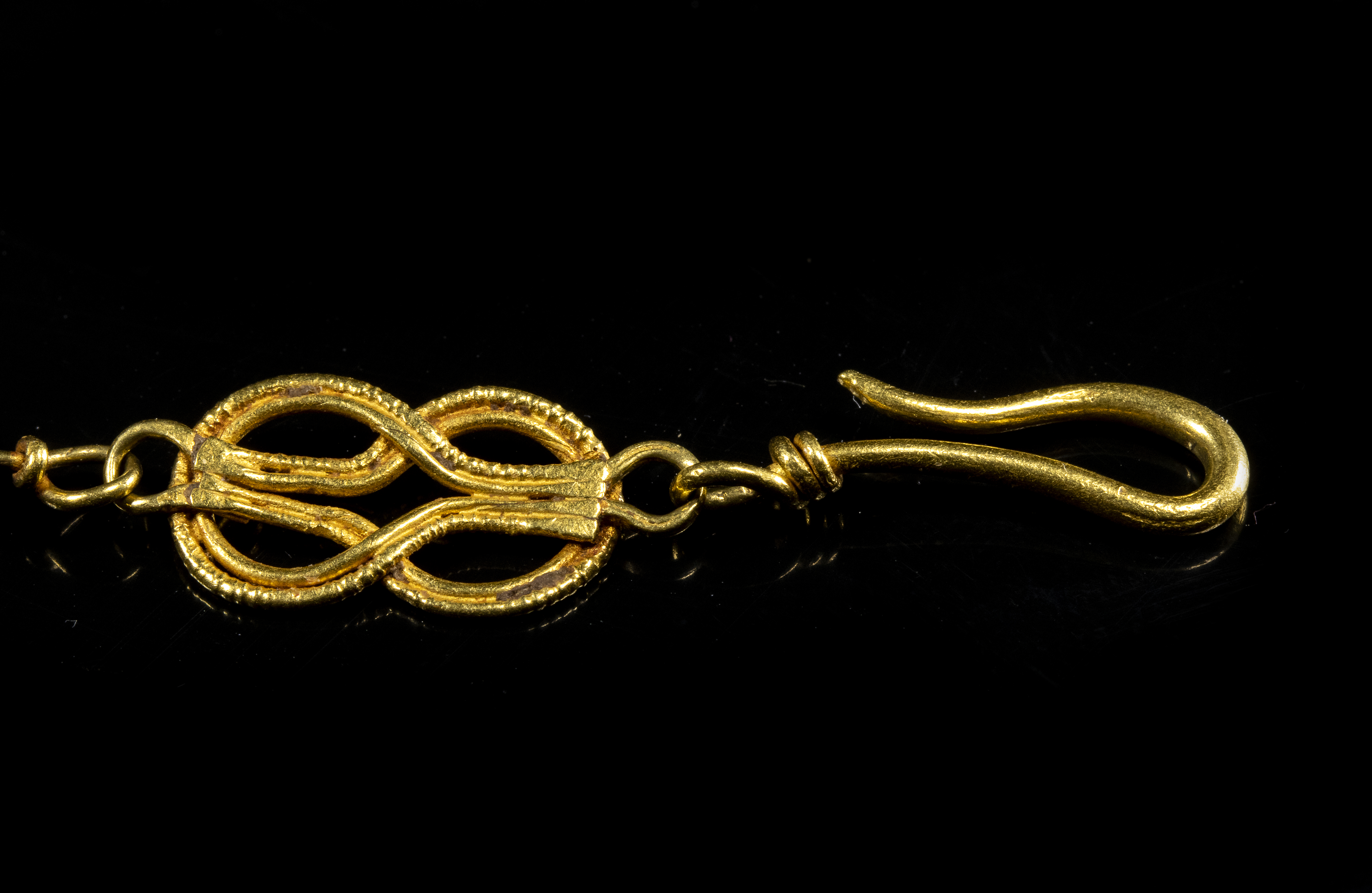 période hellénistique, Collier Hellénistique avec Noeud D'Héraclès (4th century BCE)