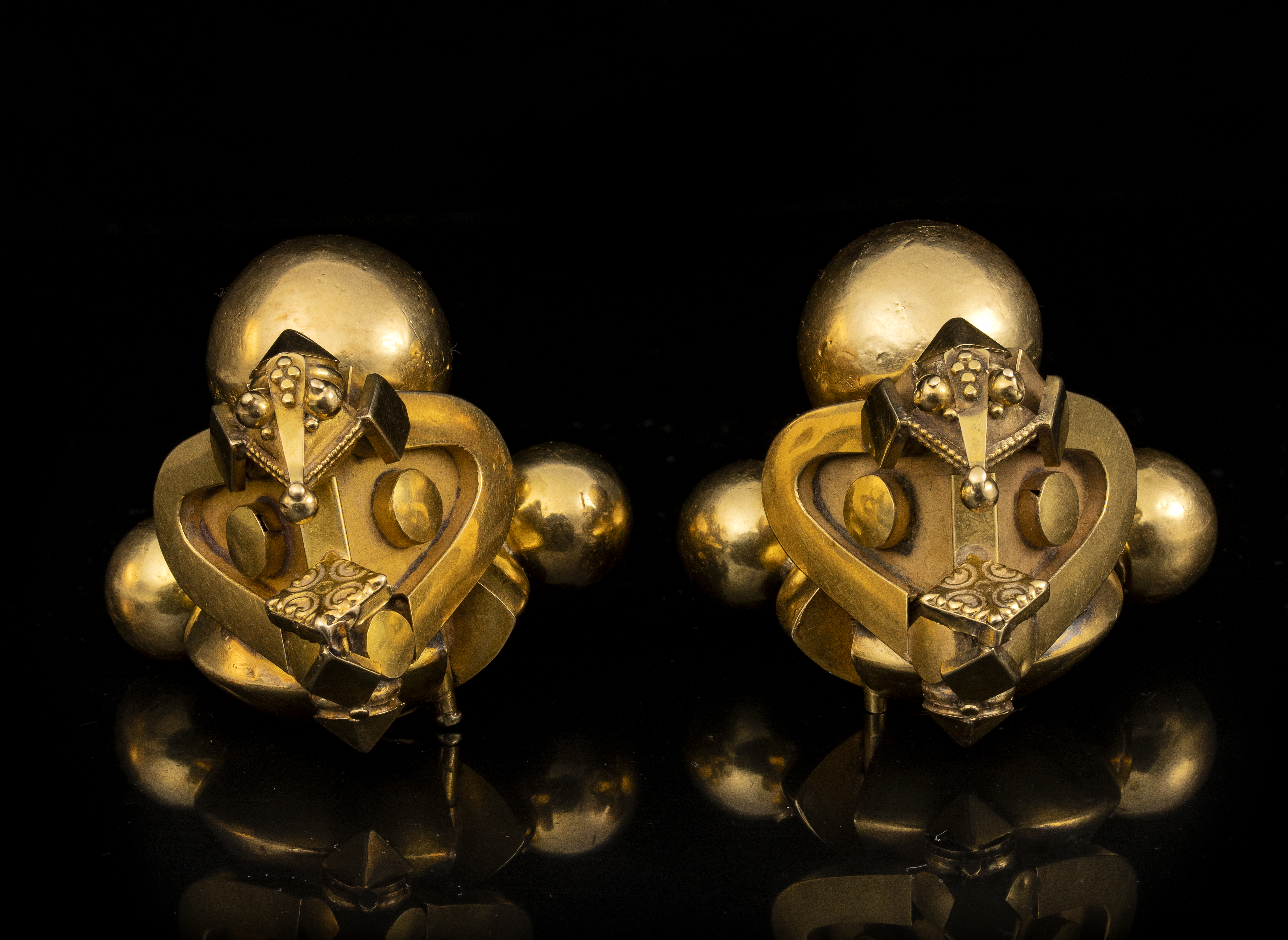 EARLY 20TH CENTURY, A pair of Indian Pambadam gold earrings. (Late 19th century)