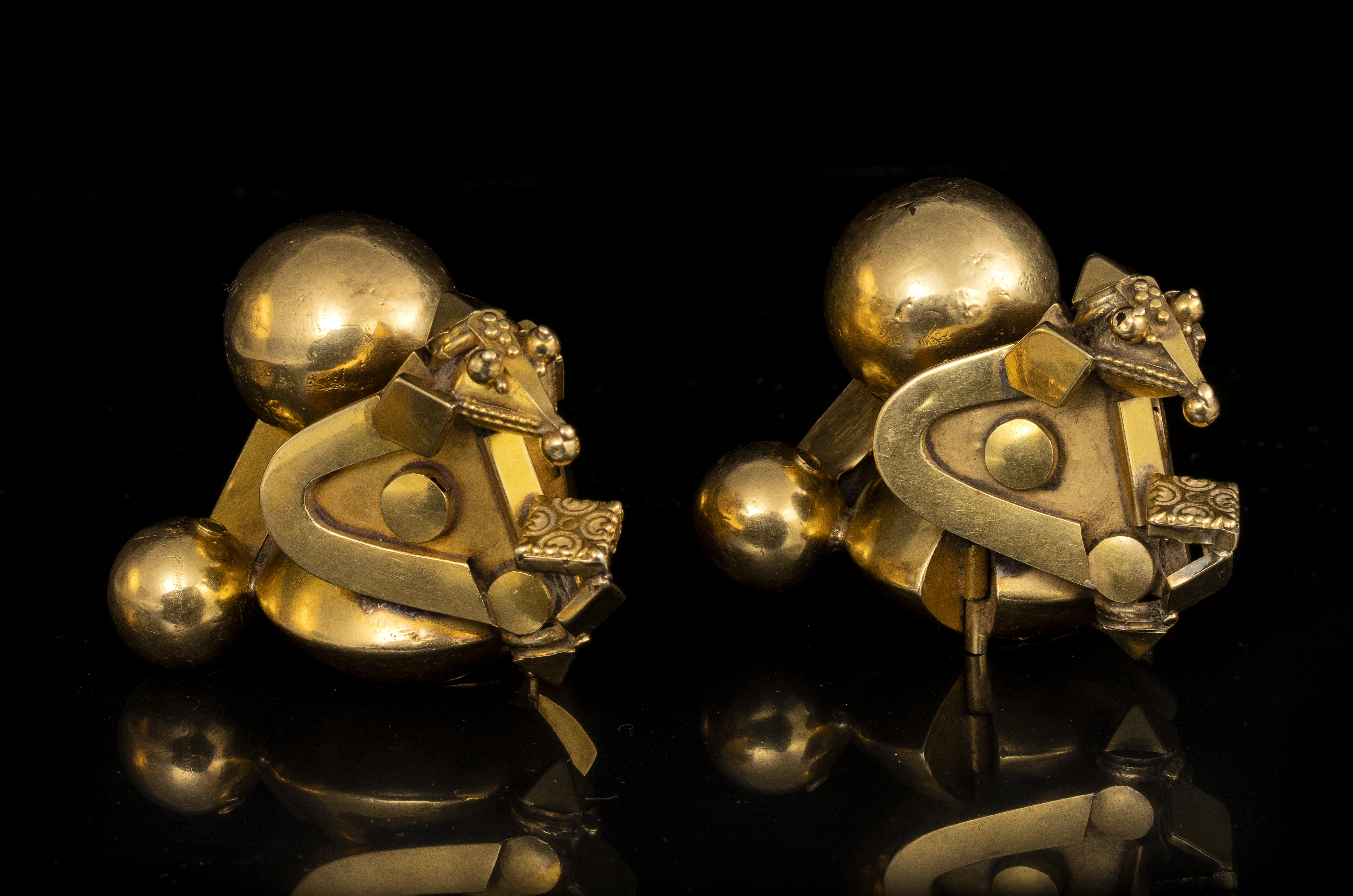EARLY 20TH CENTURY, A pair of Indian Pambadam gold earrings. (Late 19th century)