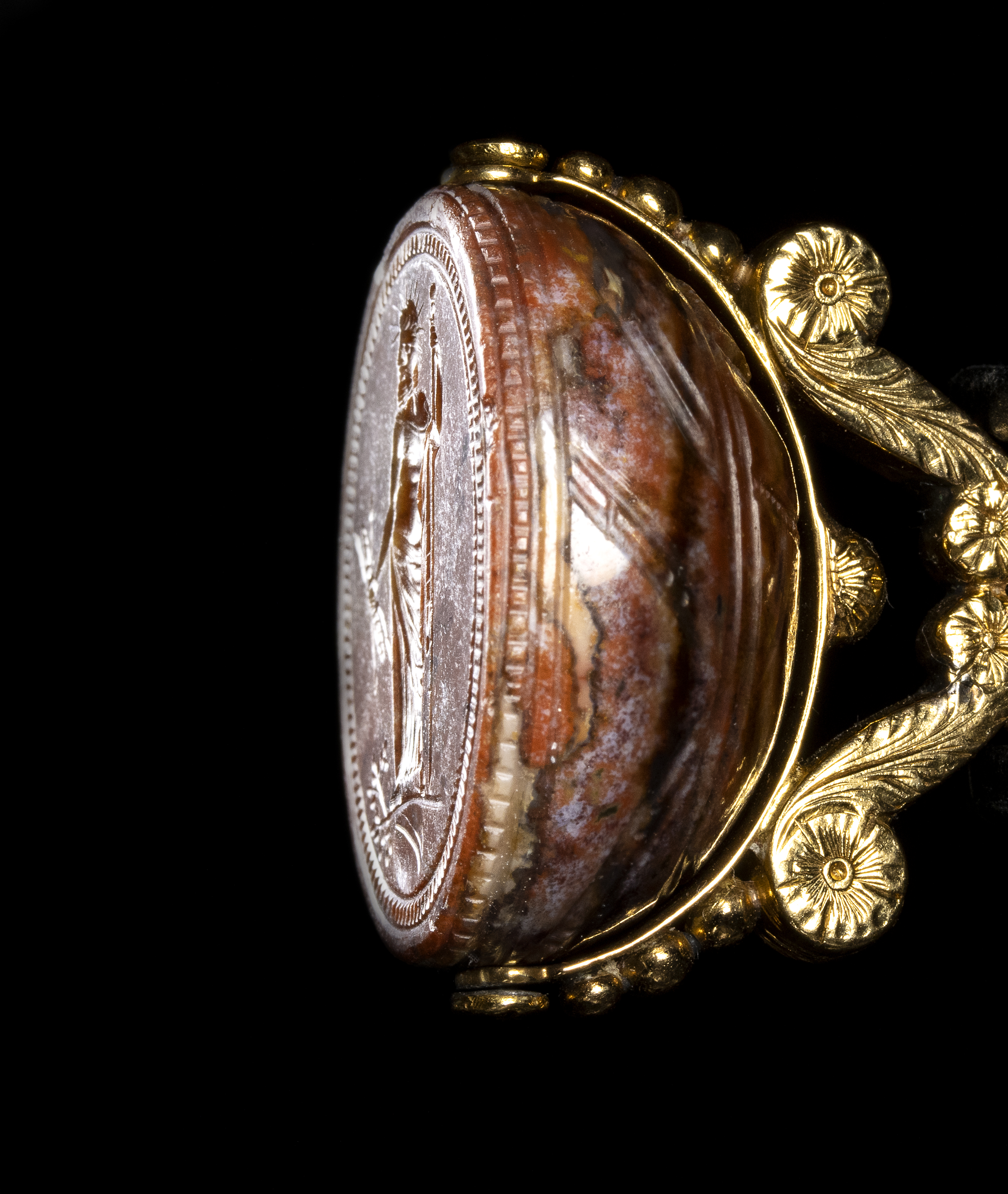 A late 18th c. gold swivel chiseled seal pendant set with a large red jasper engraved scarab. Jupiter.