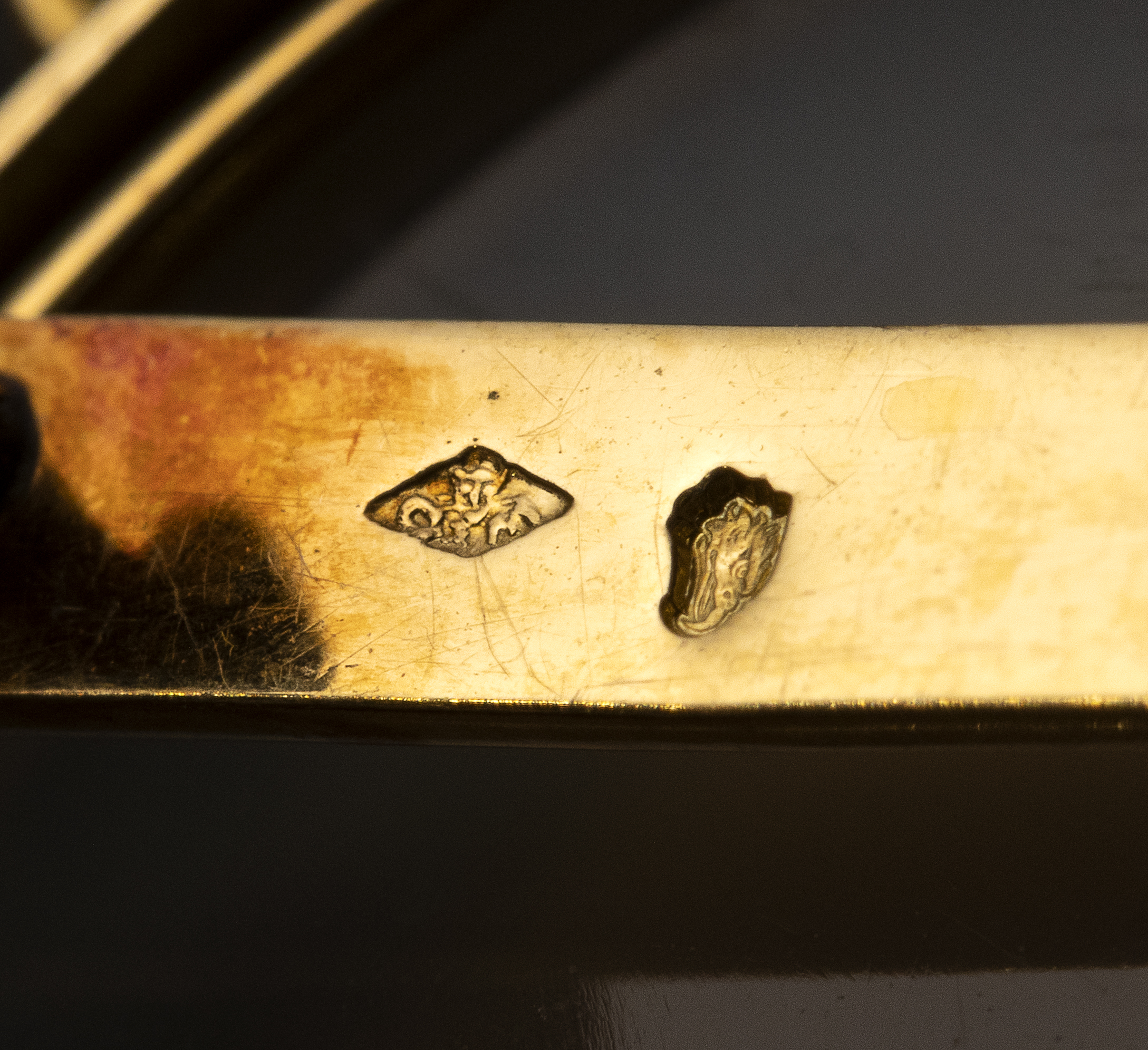 19th century, An elegant 19th century gold brooch with aquamarines and agate cameo. Head of Arethusa. (1840-1850)