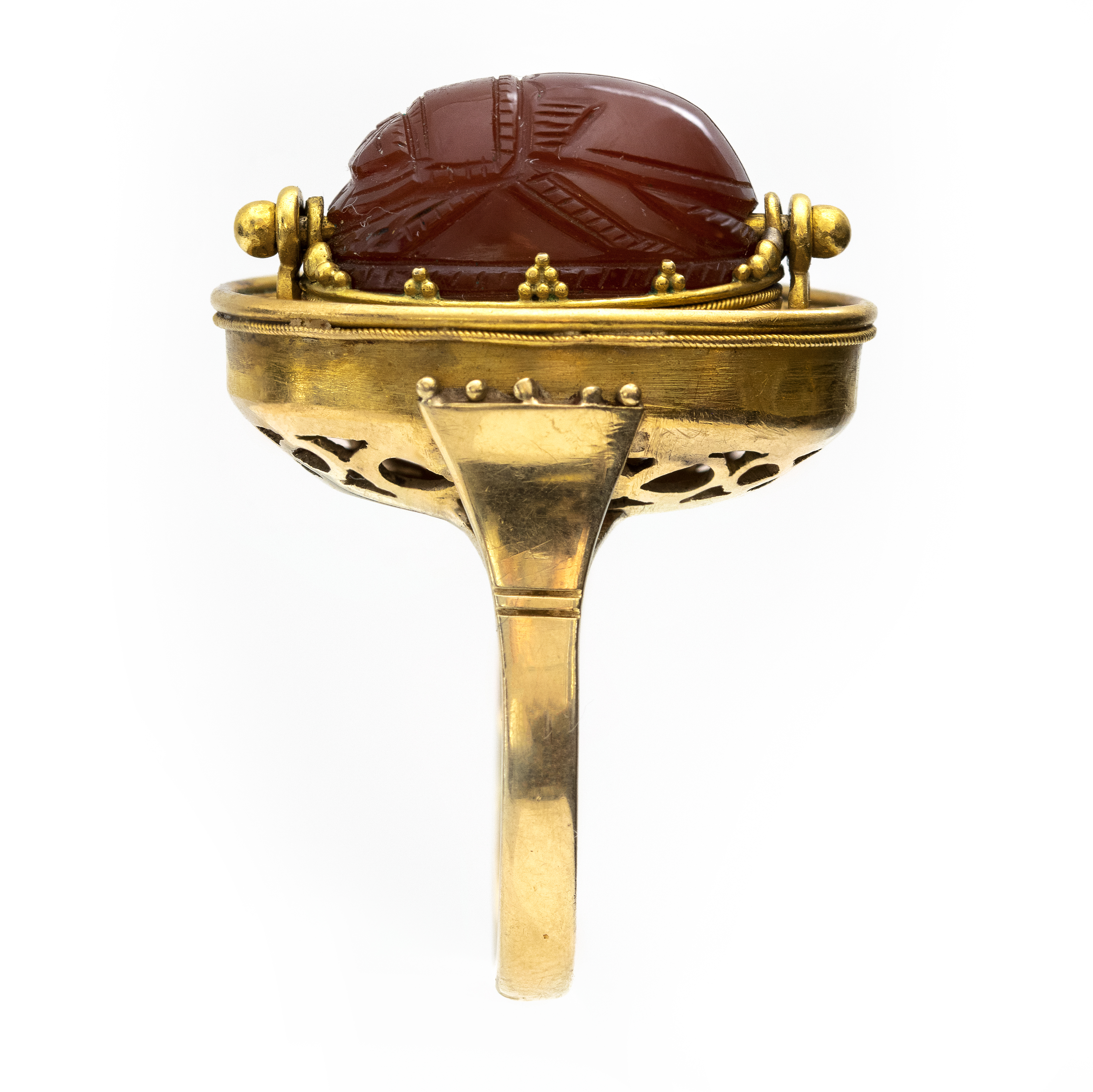 19th century, An  Etruscan Revival gold ring set with a swivel carnelian  scarab. Hercules. 