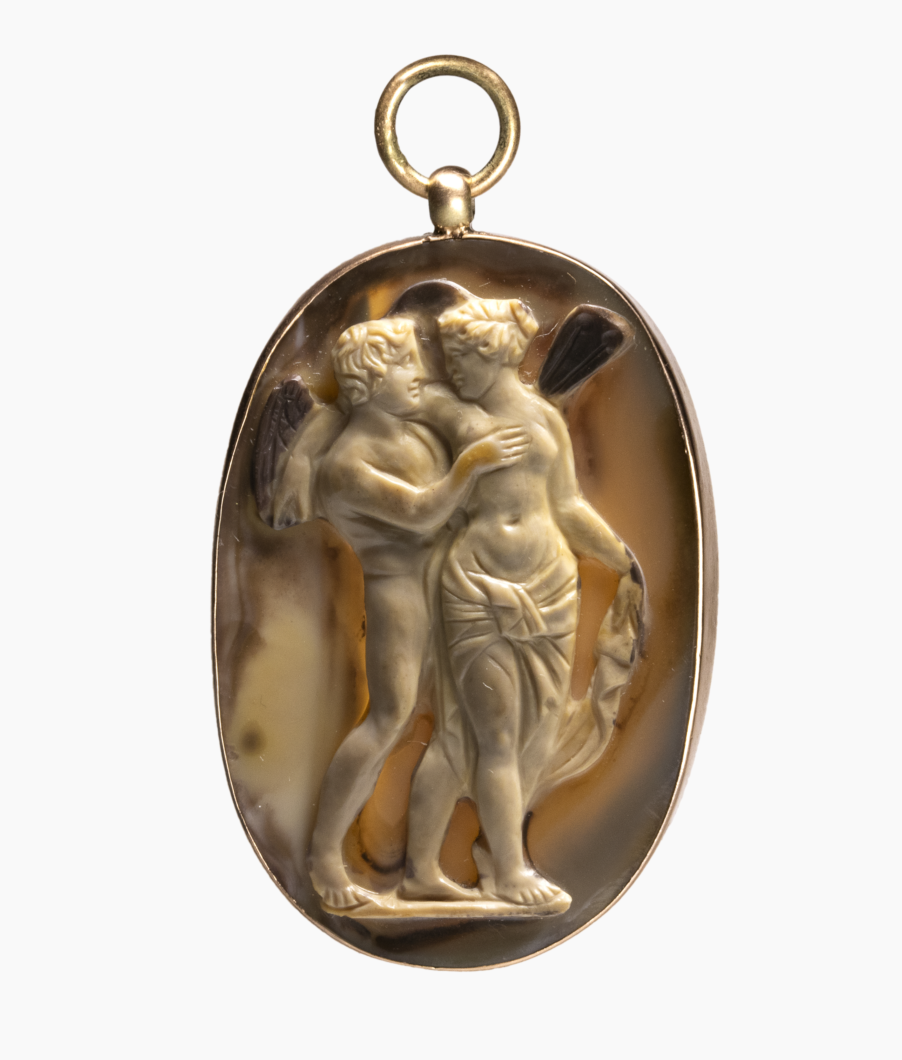 Grand Tour, Late 18th century, A Grand Tour three-layered agate cameo mounted in a gold pendant. Cupid and Psyche.  (Late 18th century )
