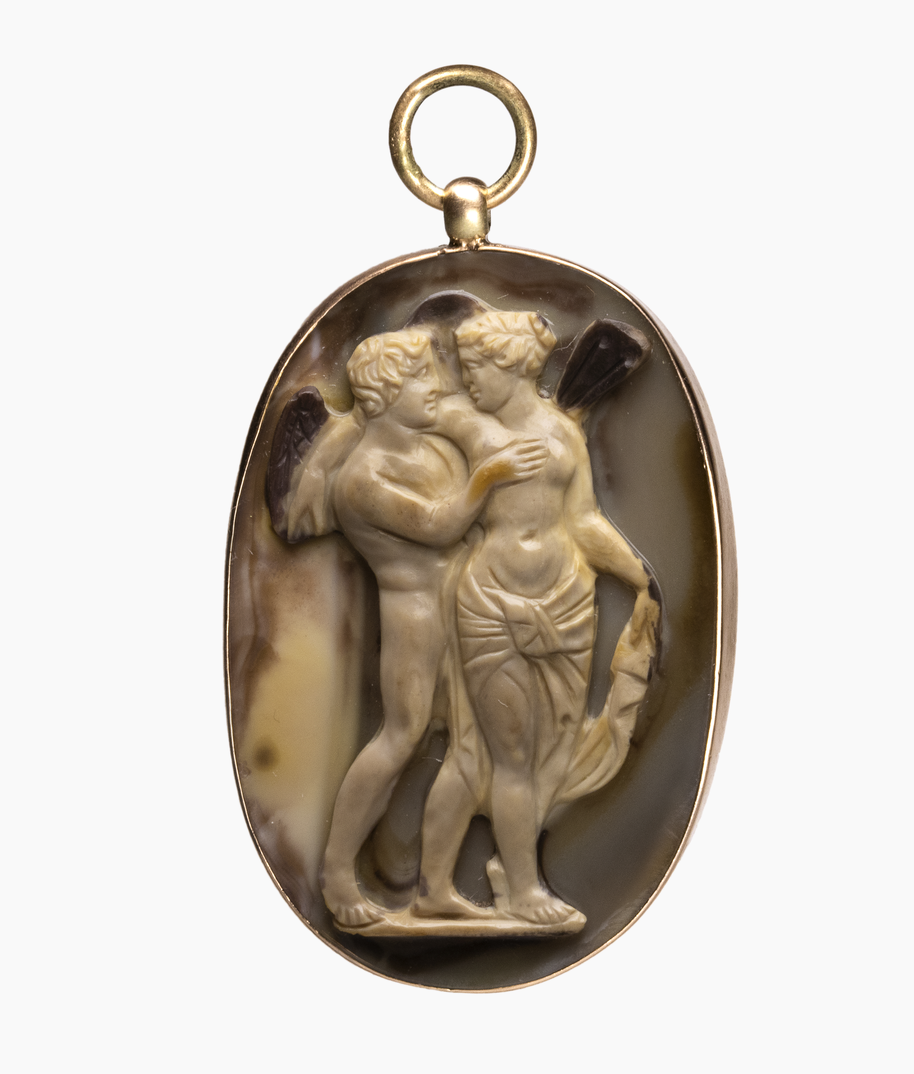 Grand Tour, Late 18th century, A Grand Tour three-layered agate cameo mounted in a gold pendant. Cupid and Psyche.  (Late 18th century )